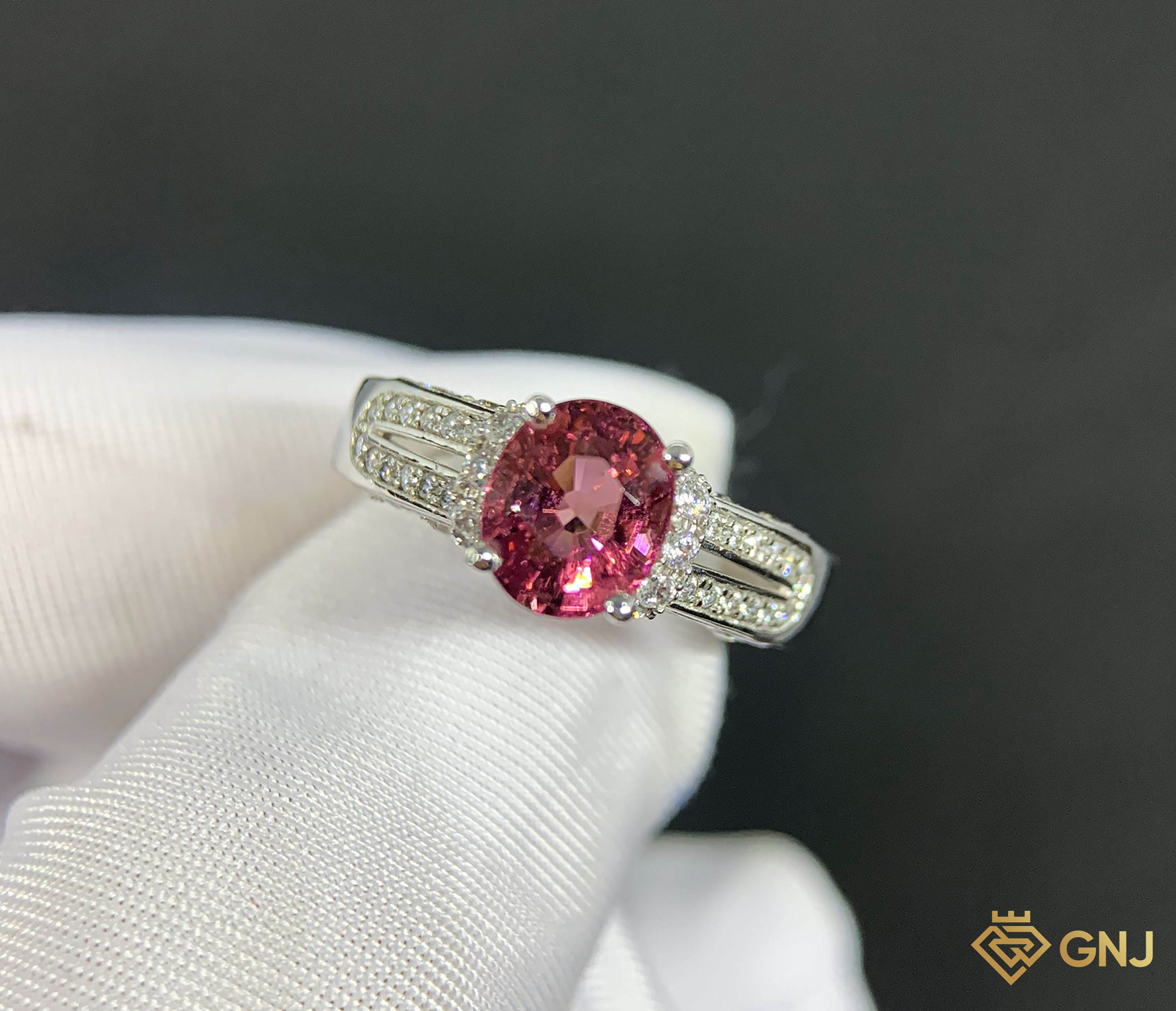 Nhẫn vàng 10k đá chủ Tourmaline hồng tím thiên nhiên