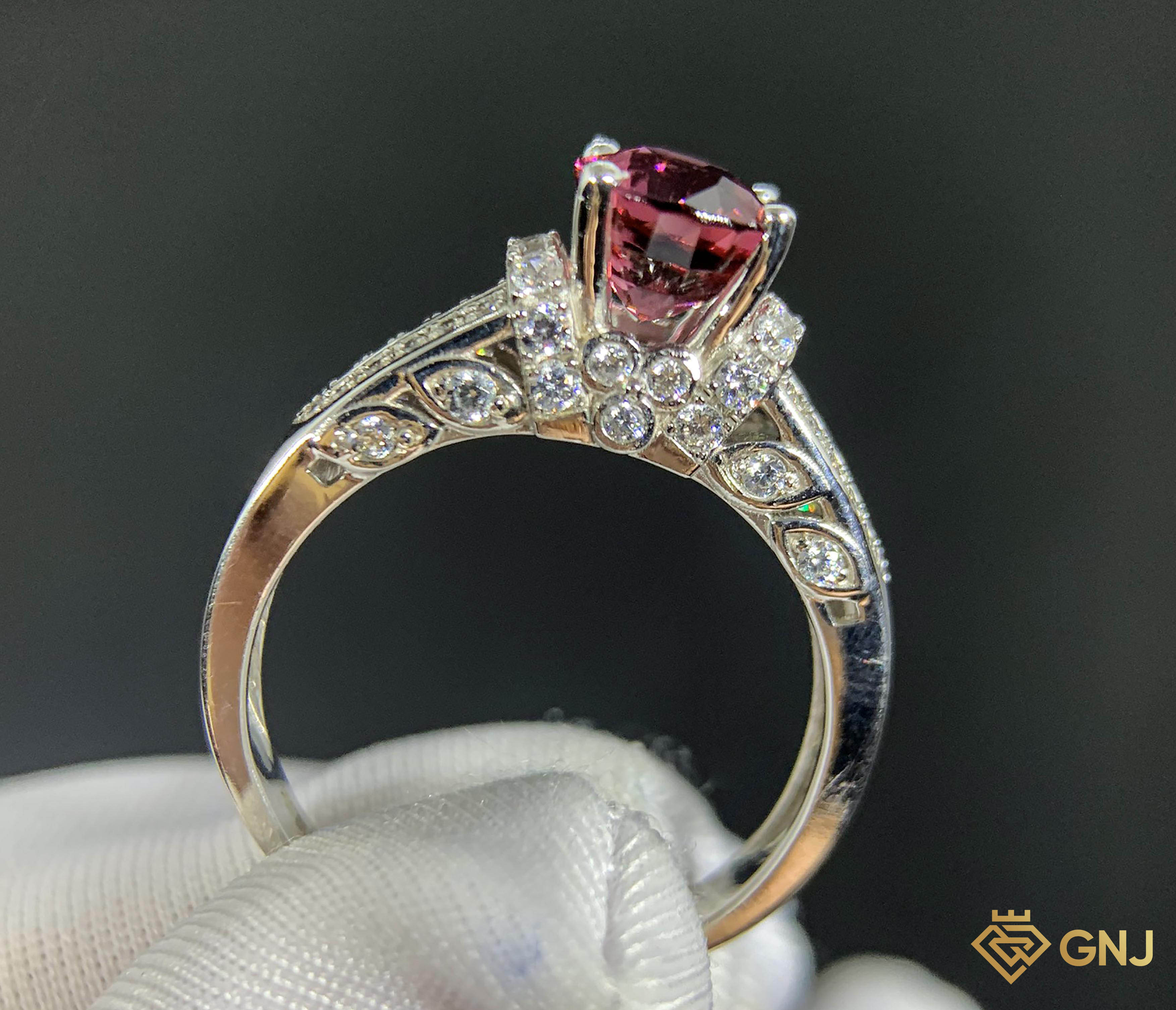 Nhẫn vàng 10k đá chủ Tourmaline hồng tím thiên nhiên