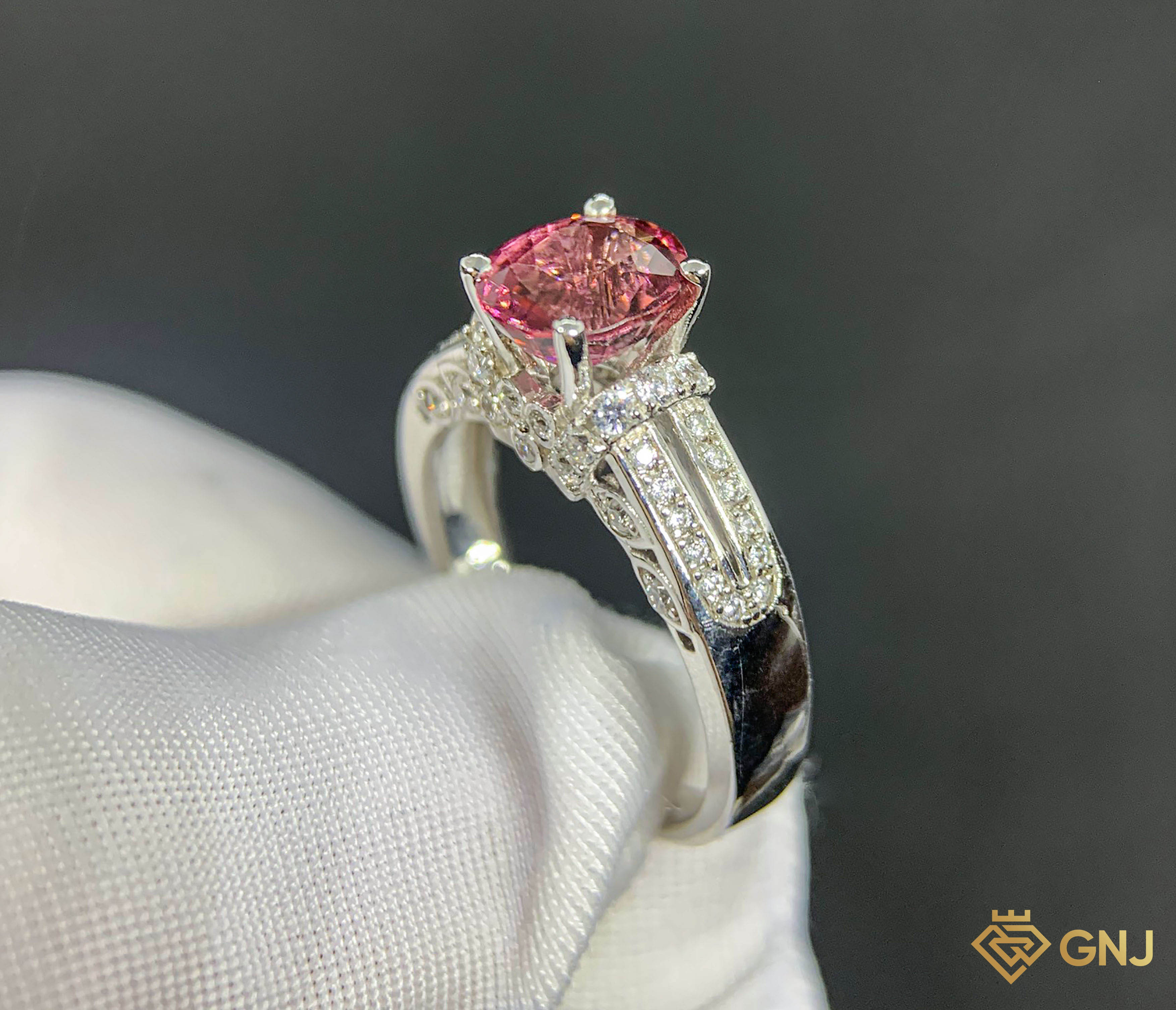 Nhẫn vàng 10k đá chủ Tourmaline hồng tím thiên nhiên