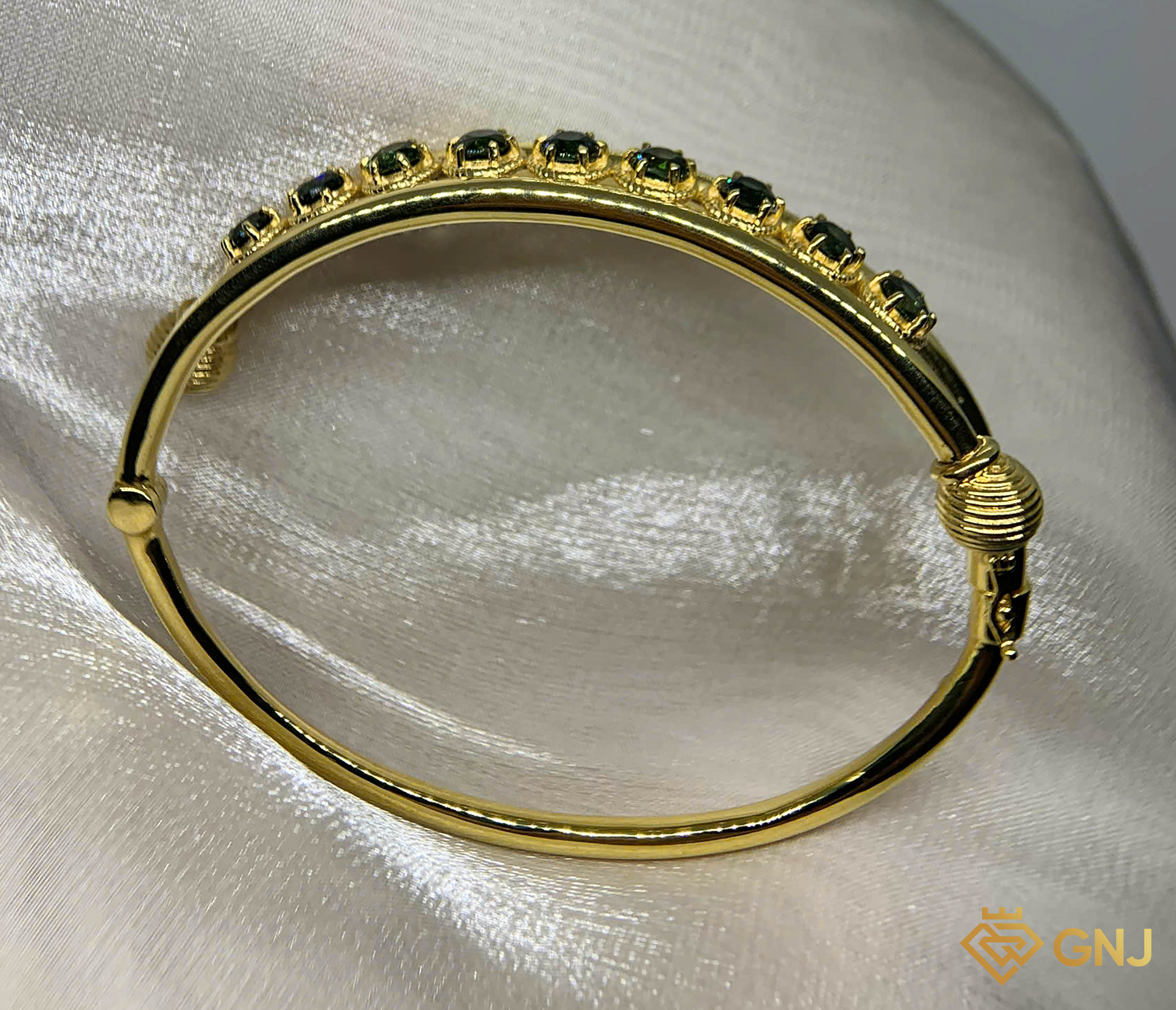 Lắc tay vàng đính đá sapphire xanh tự nhiên