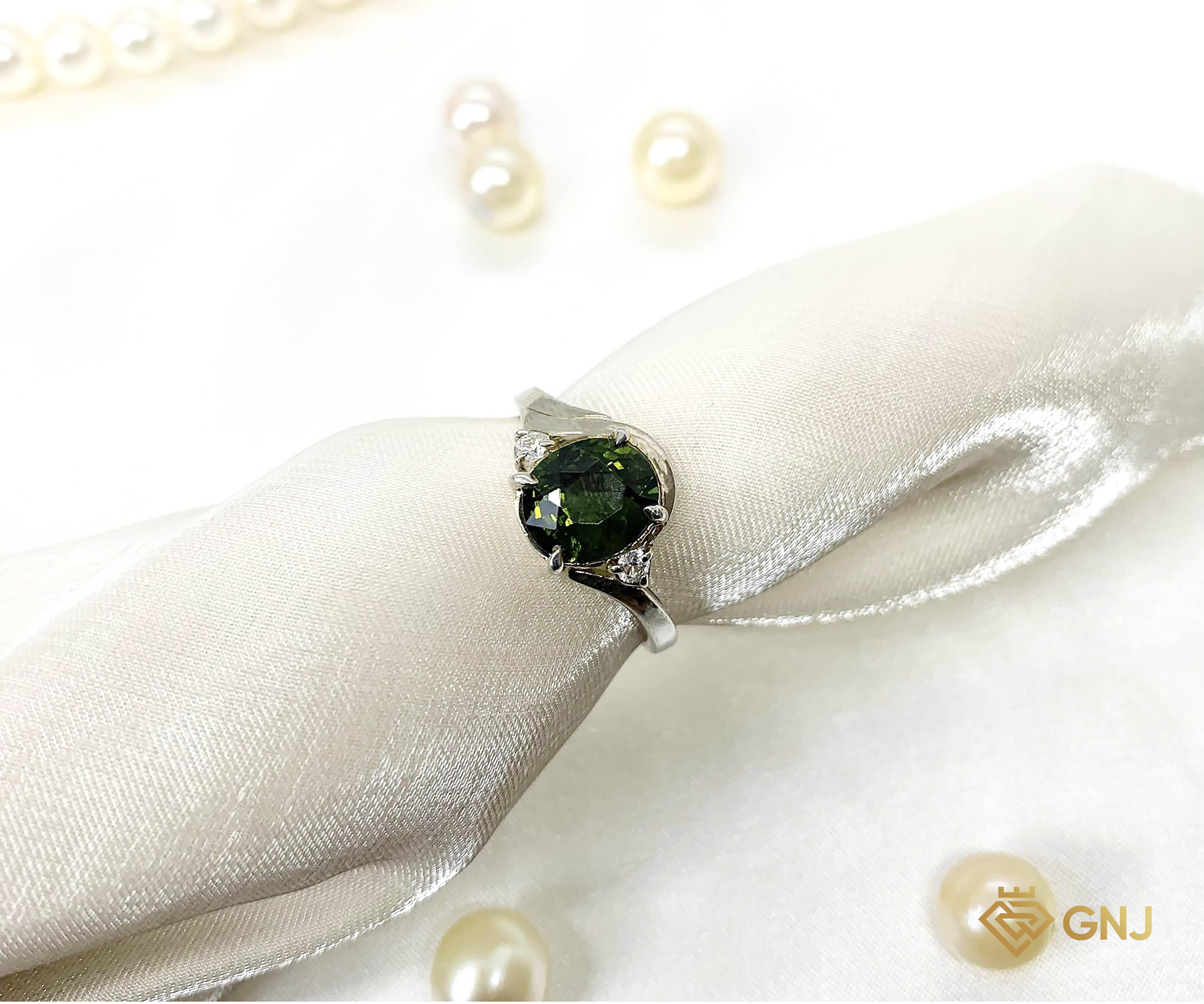 Nhẫn bạc đính đá Tourmaline xanh lá