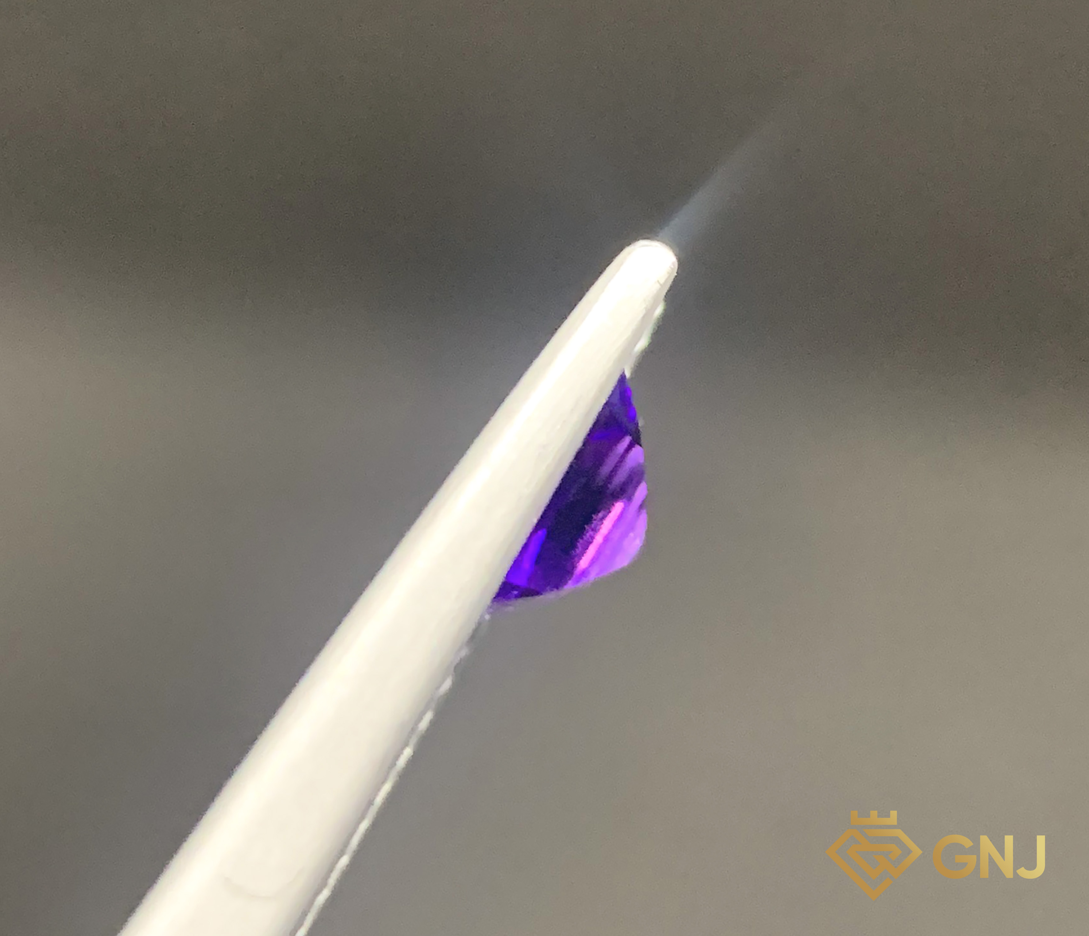 Amethyst Tự Nhiên Tím 1ct - Facet — mặt bên