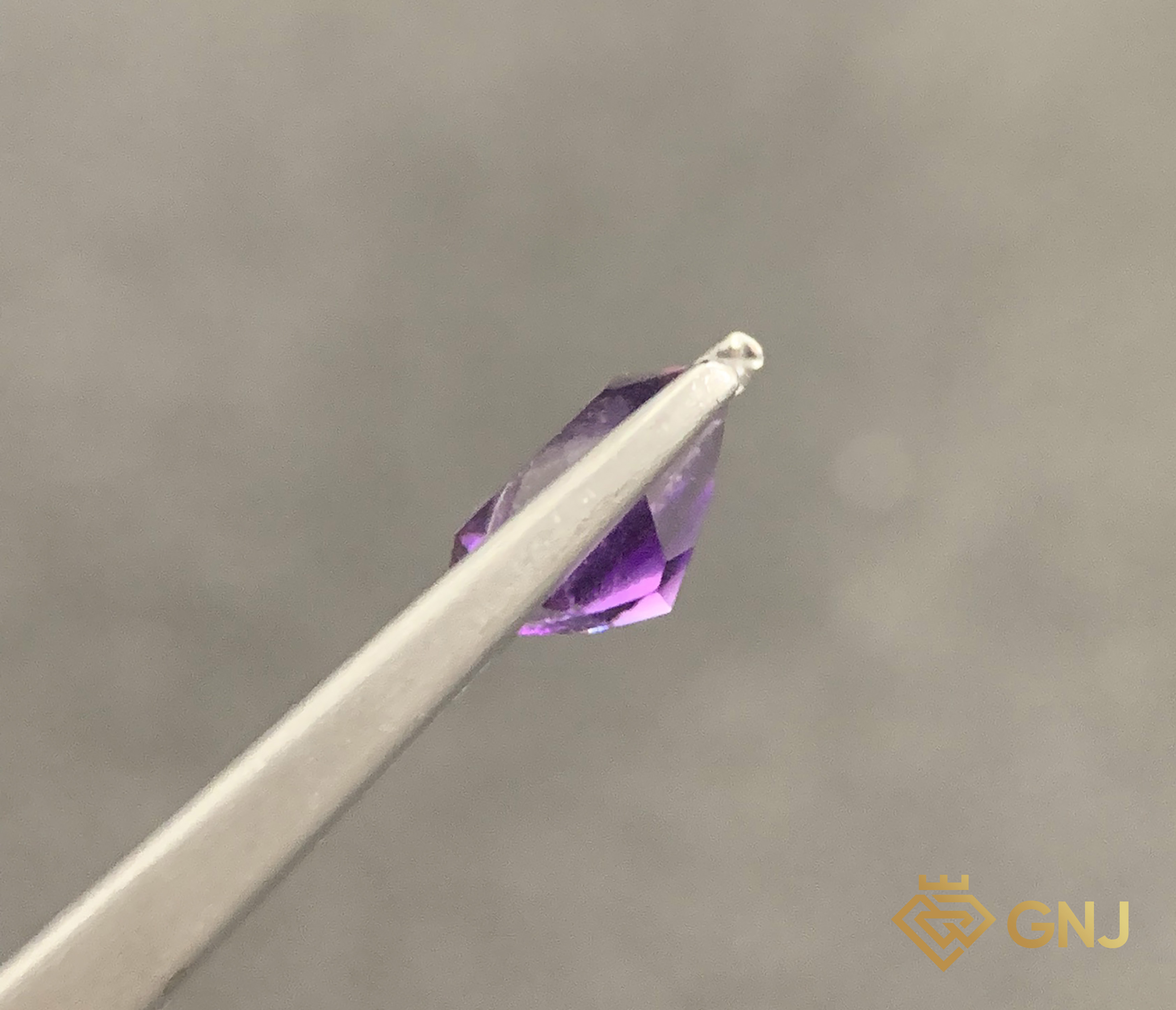 Amethyst Tự Nhiên Tím 1.3ct - Facet — mặt bên