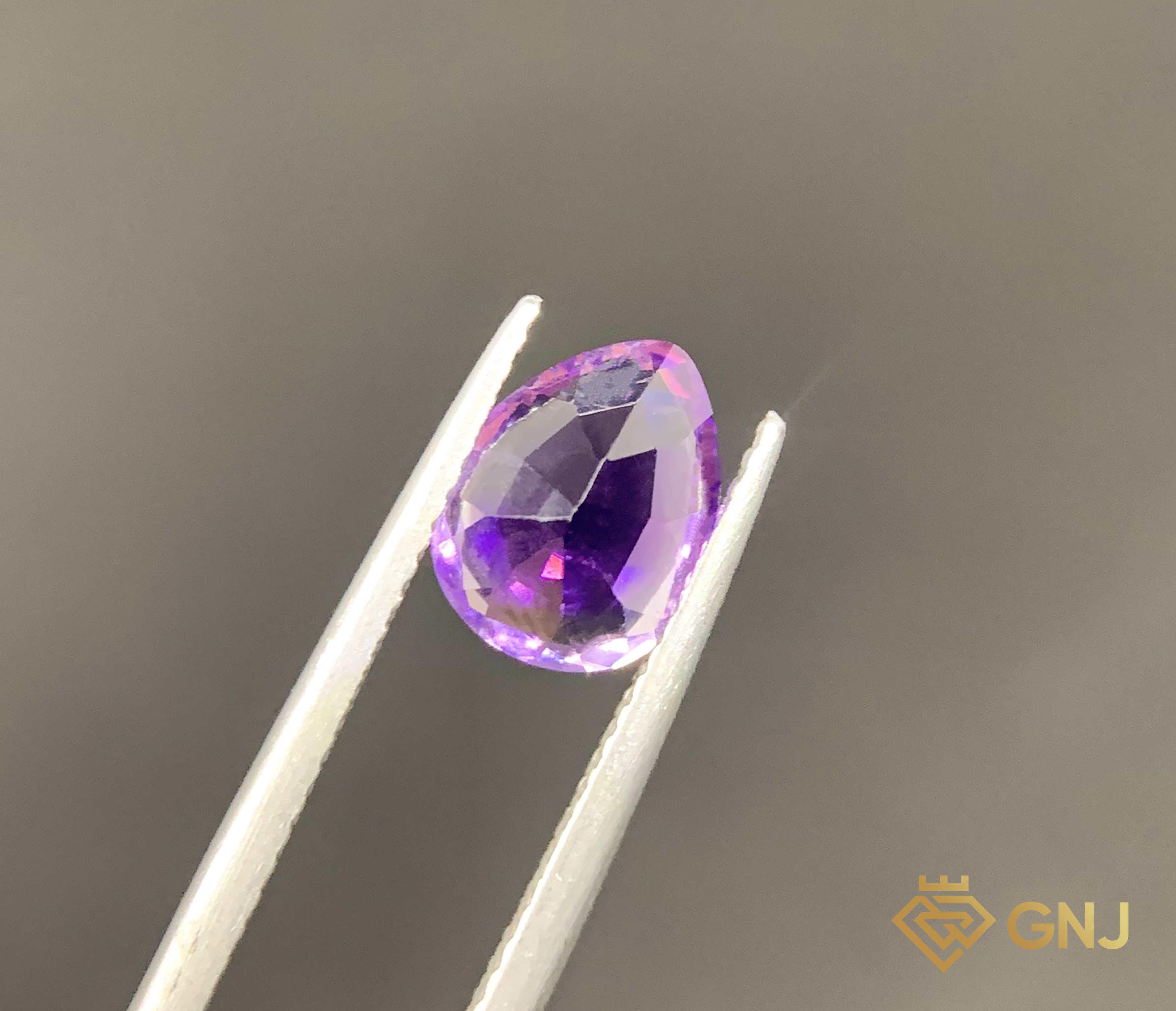 Amethyst Tự Nhiên Tím Nhạt 1.6ct - Facet — mặt bên