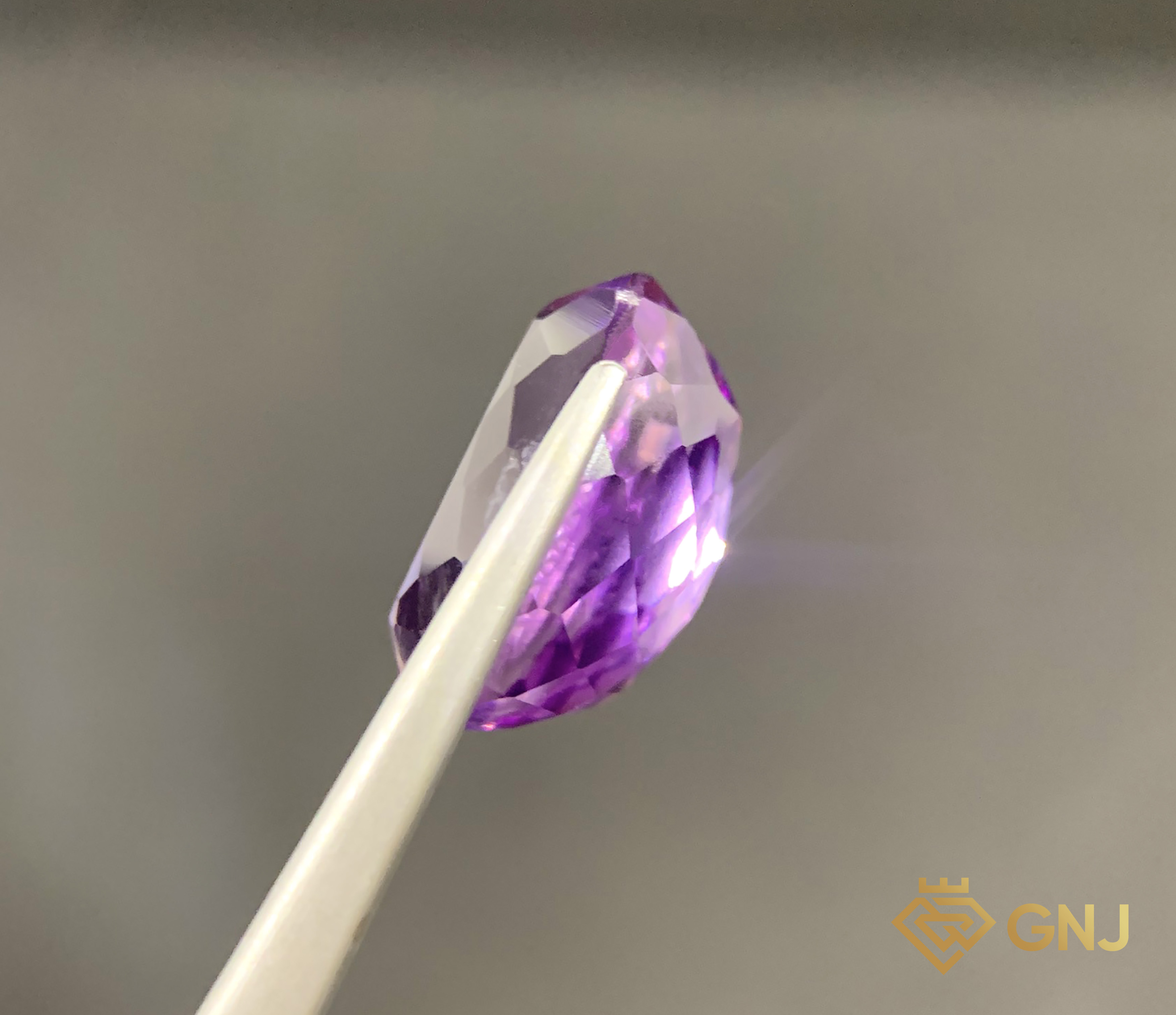 Đá Amethyst Tự Nhiên 10.1ct — Facet — mặt bên