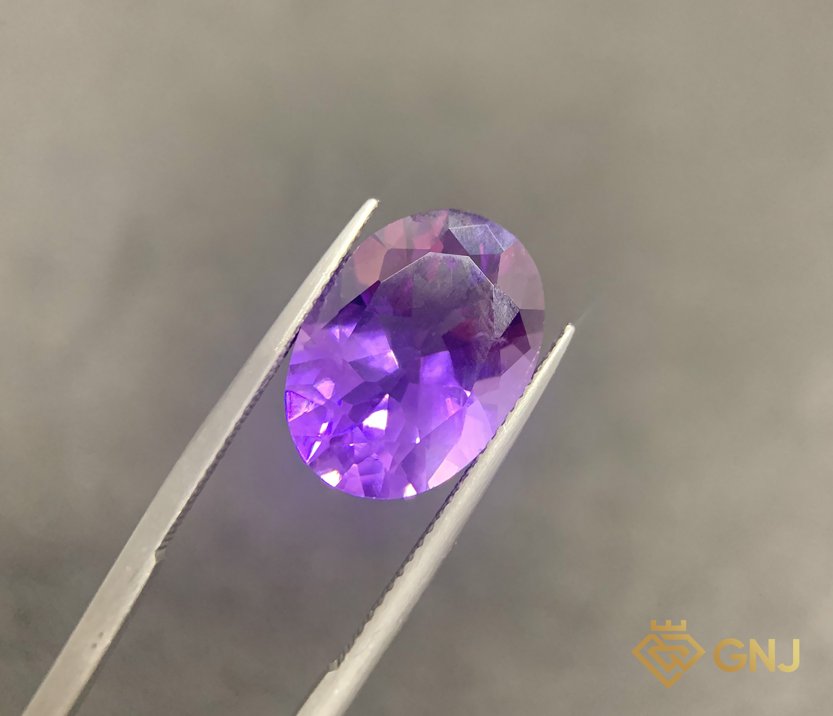 Đá Amethyst Tự Nhiên 10.8ct — Facet — mặt trước, đá quý tự nhiên có kiểm định GNJ