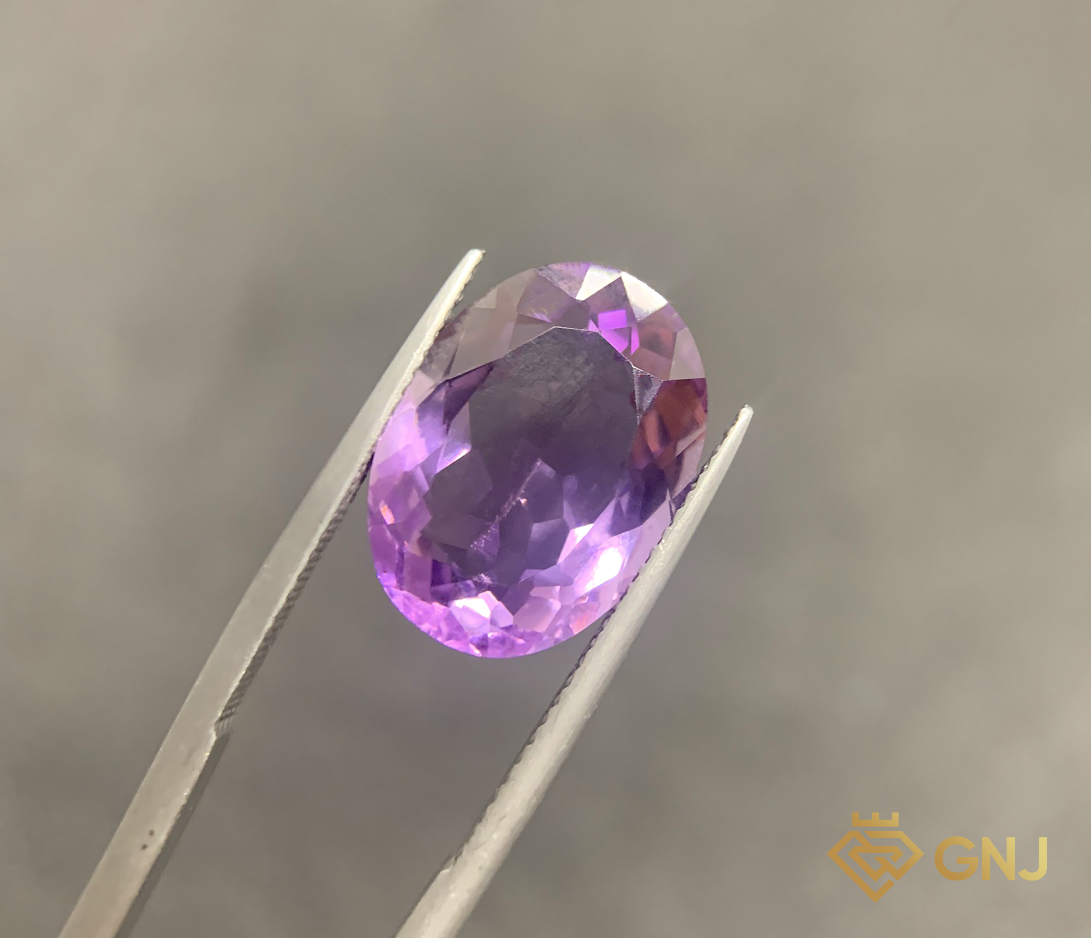Đá Amethyst Tự Nhiên 13ct — Facet — mặt trước, đá quý tự nhiên có kiểm định GNJ
