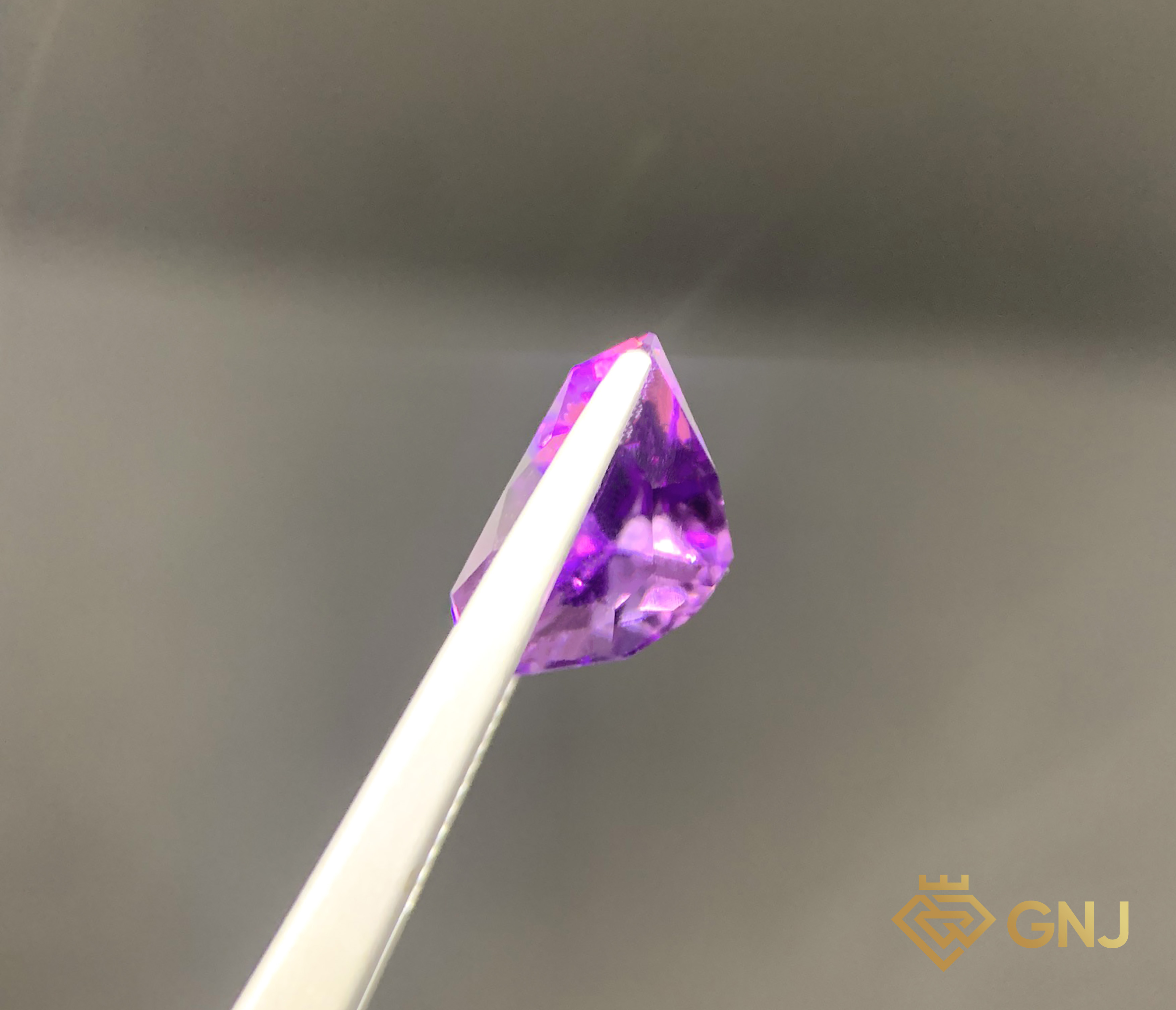 Đá Amethyst Tự Nhiên 5.9ct — Facet — mặt bên