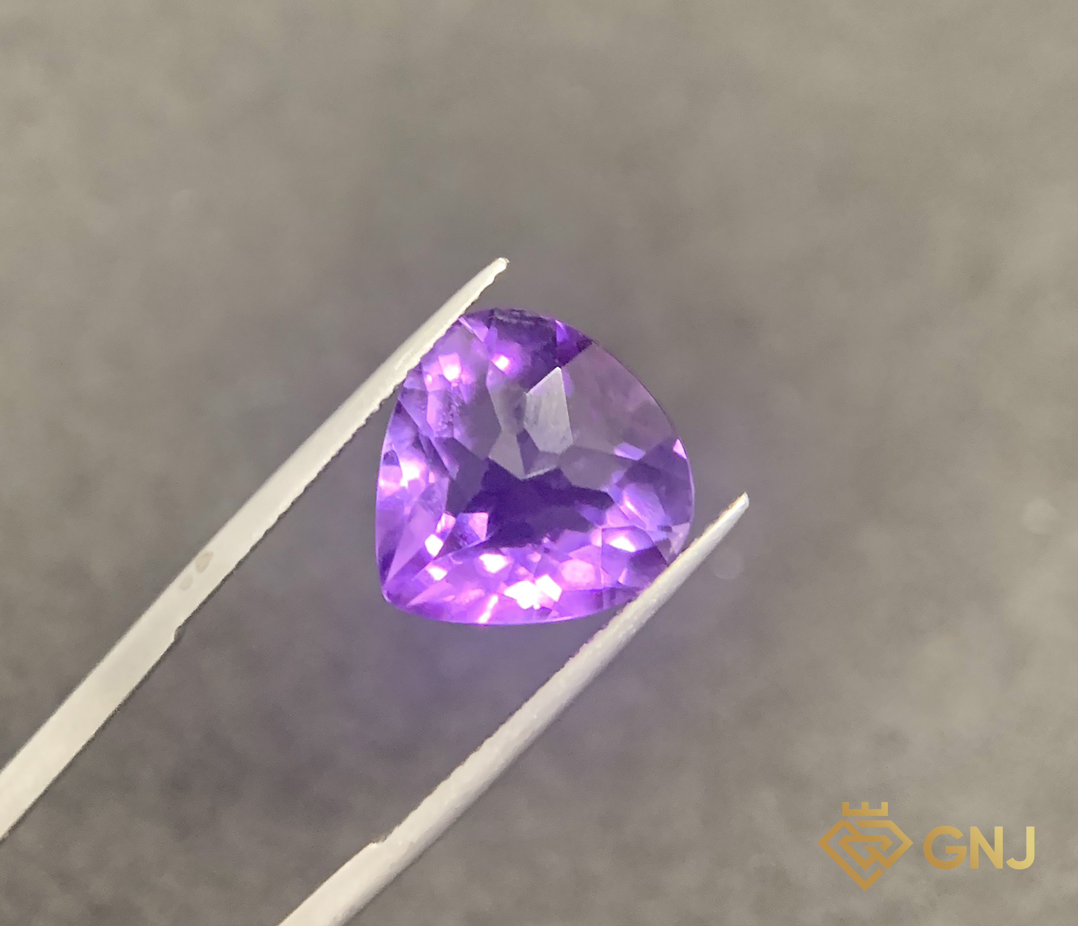 Đá Amethyst Tự Nhiên 9.5ct — Facet — mặt bên