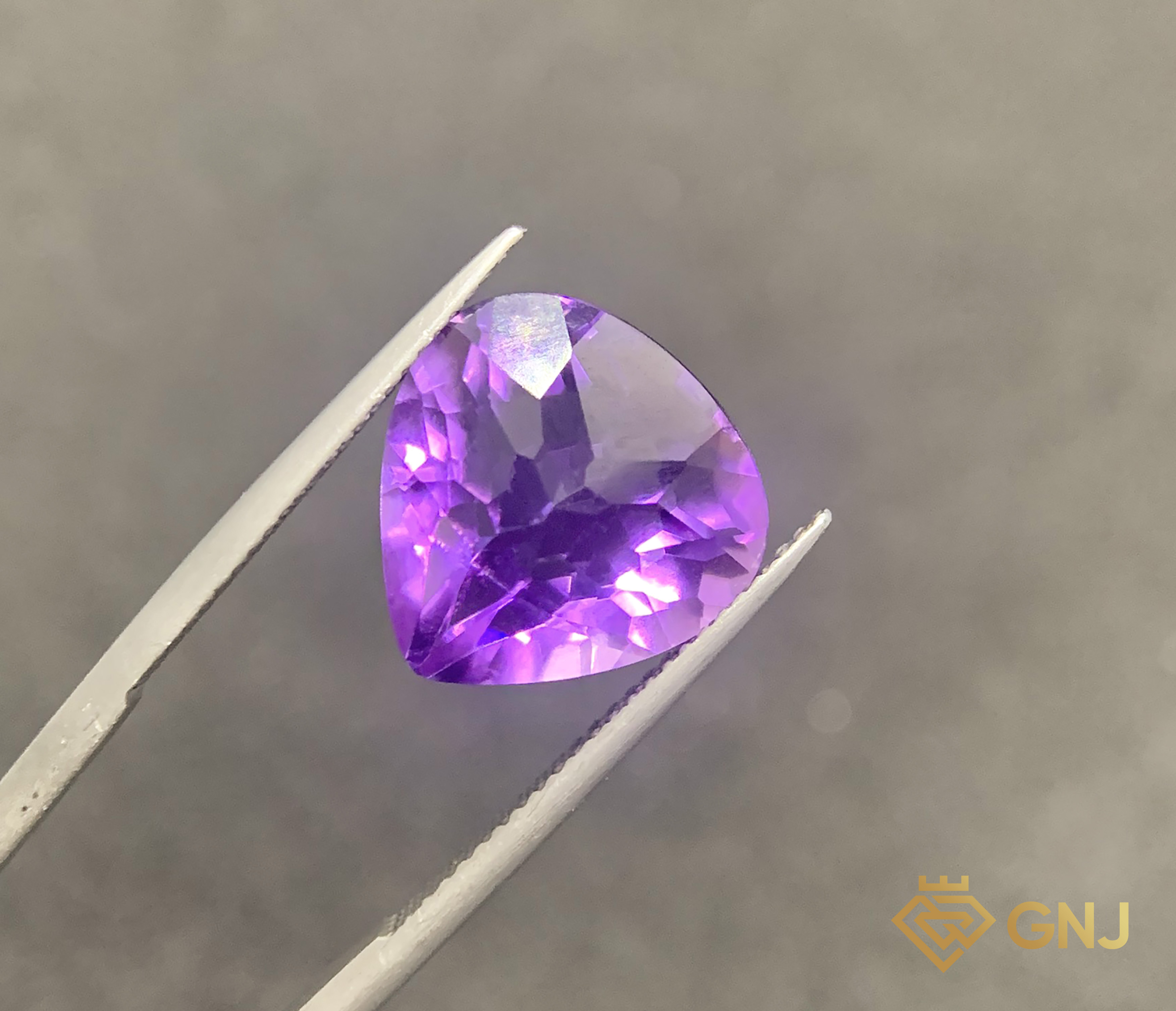Đá Amethyst Tự Nhiên 9.5ct — Facet — mặt trước, đá quý tự nhiên có kiểm định GNJ