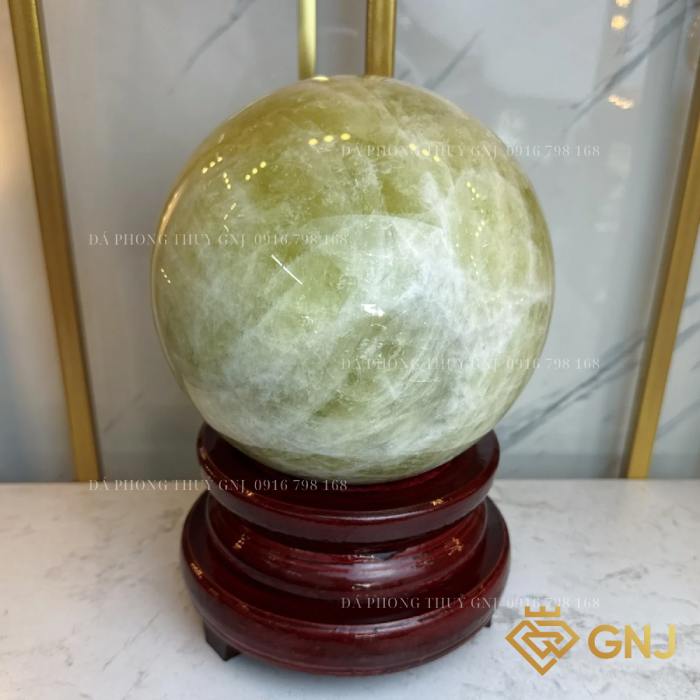 Quả Bi Cầu Đá Thạch Anh Vàng Tự Nhiên — góc nghiêng