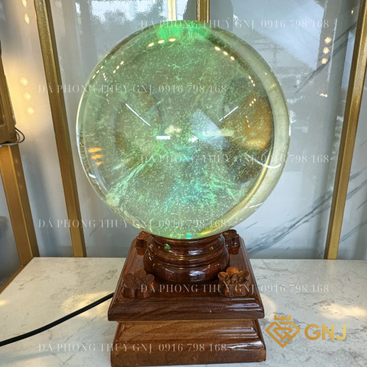 Quả bi cầu núi lửa, quả bi cầu thủy tinh vàng