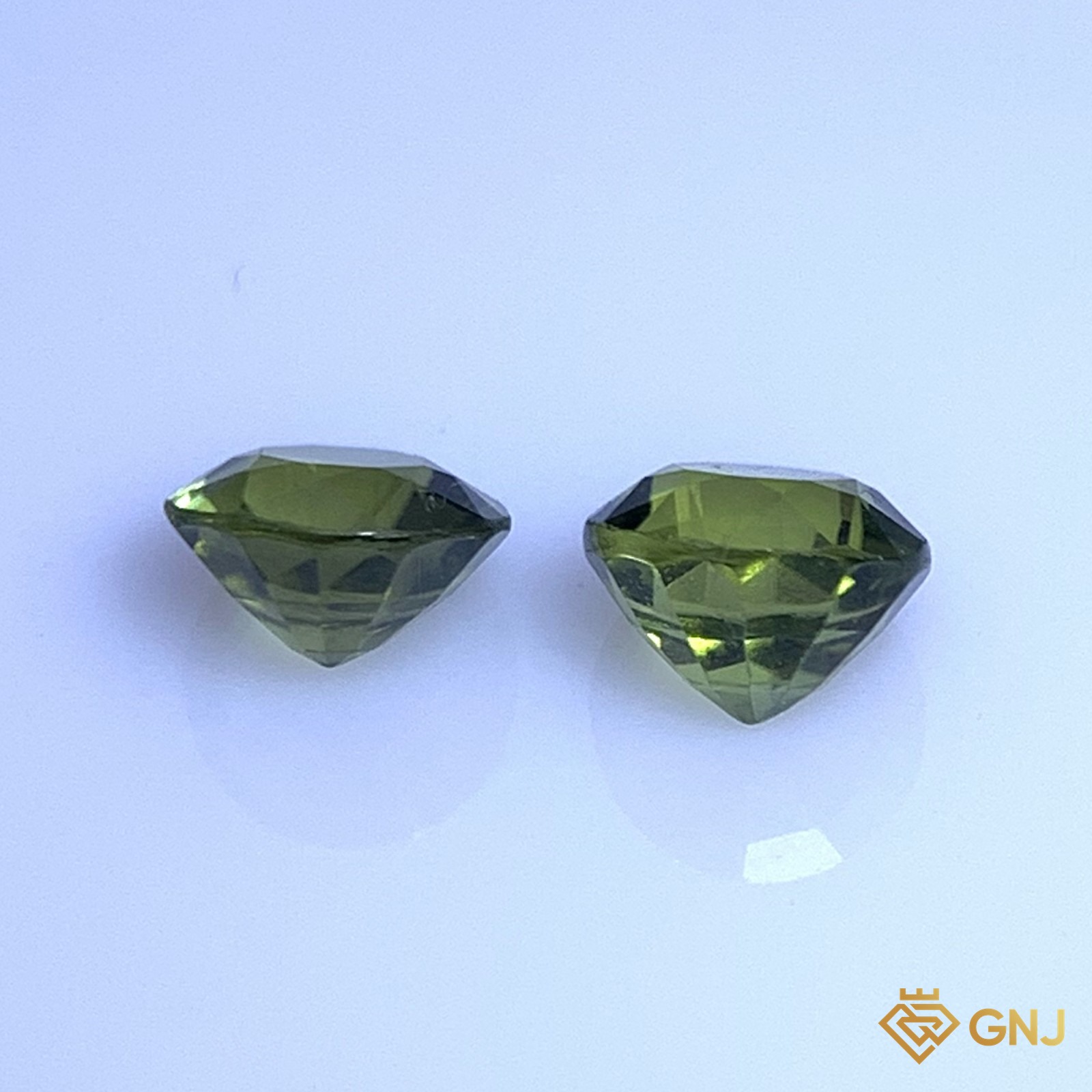 Cặp đá peridot tự nhiên 1,92ct (2 viên) - góc nghiêng