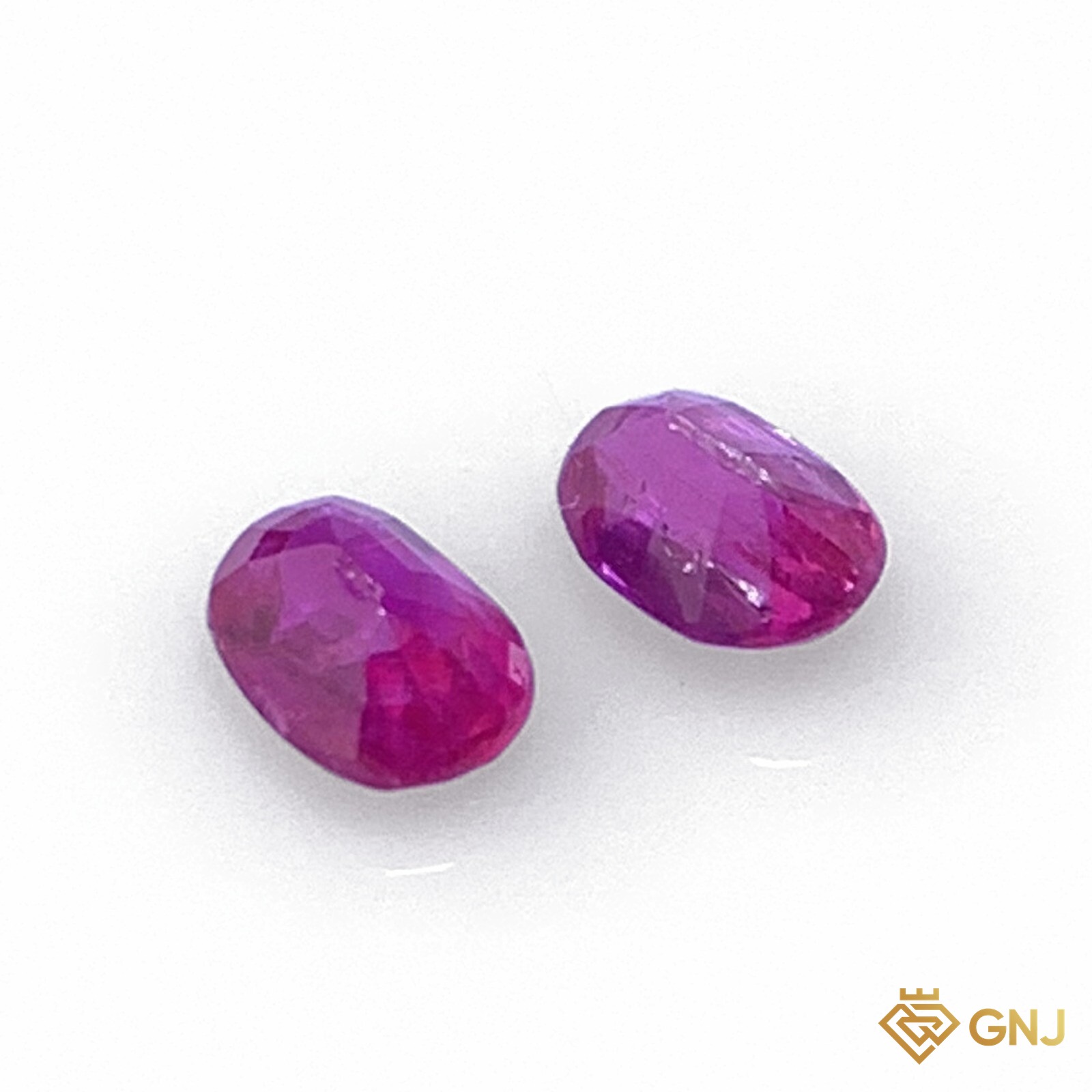 Cặp đá ruby tự nhiên 0,54ct (2 viên) — góc nghiêng phải
