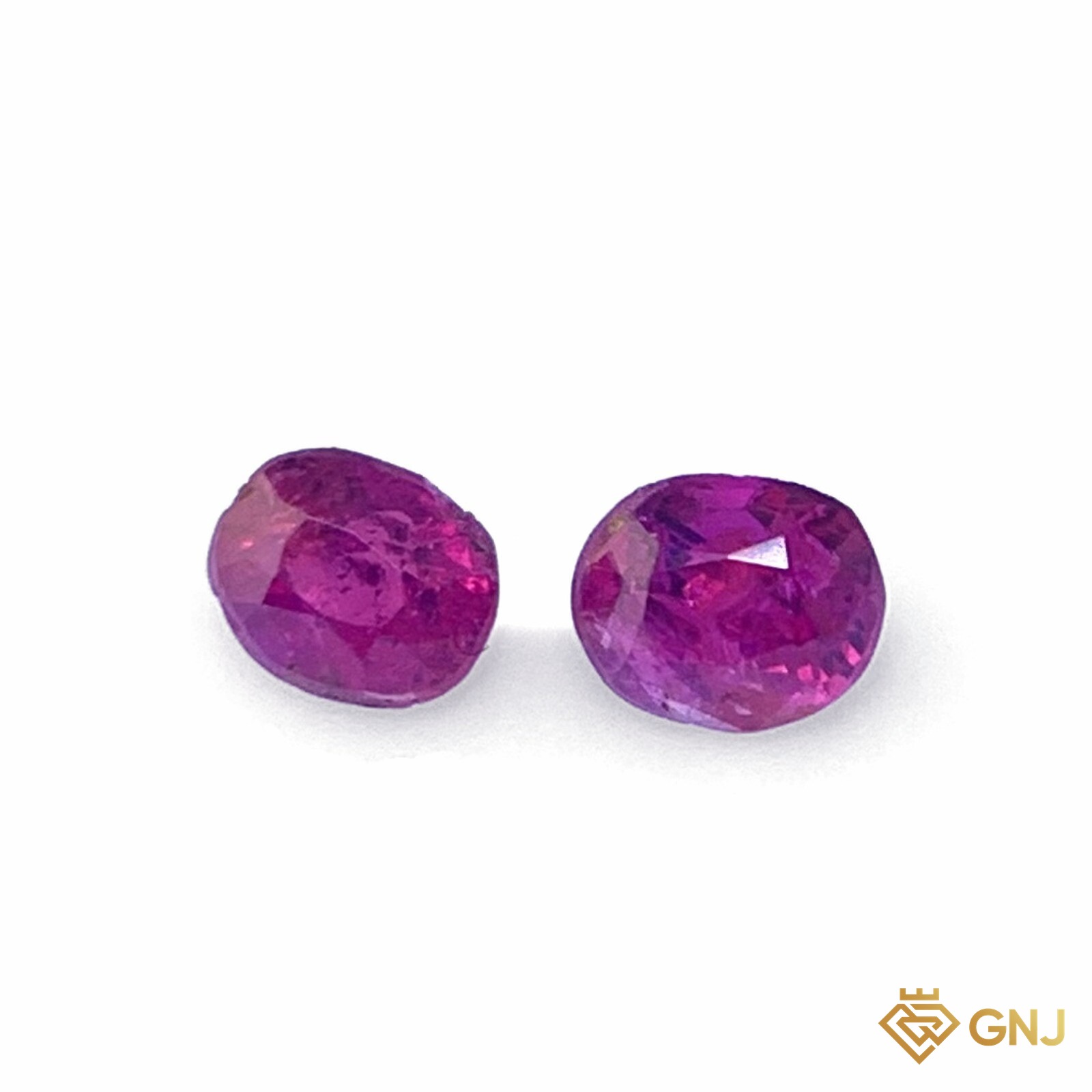 Cặp đá ruby tự nhiên 0,62ct (2 viên) — ảnh chính diện trên nền trắng