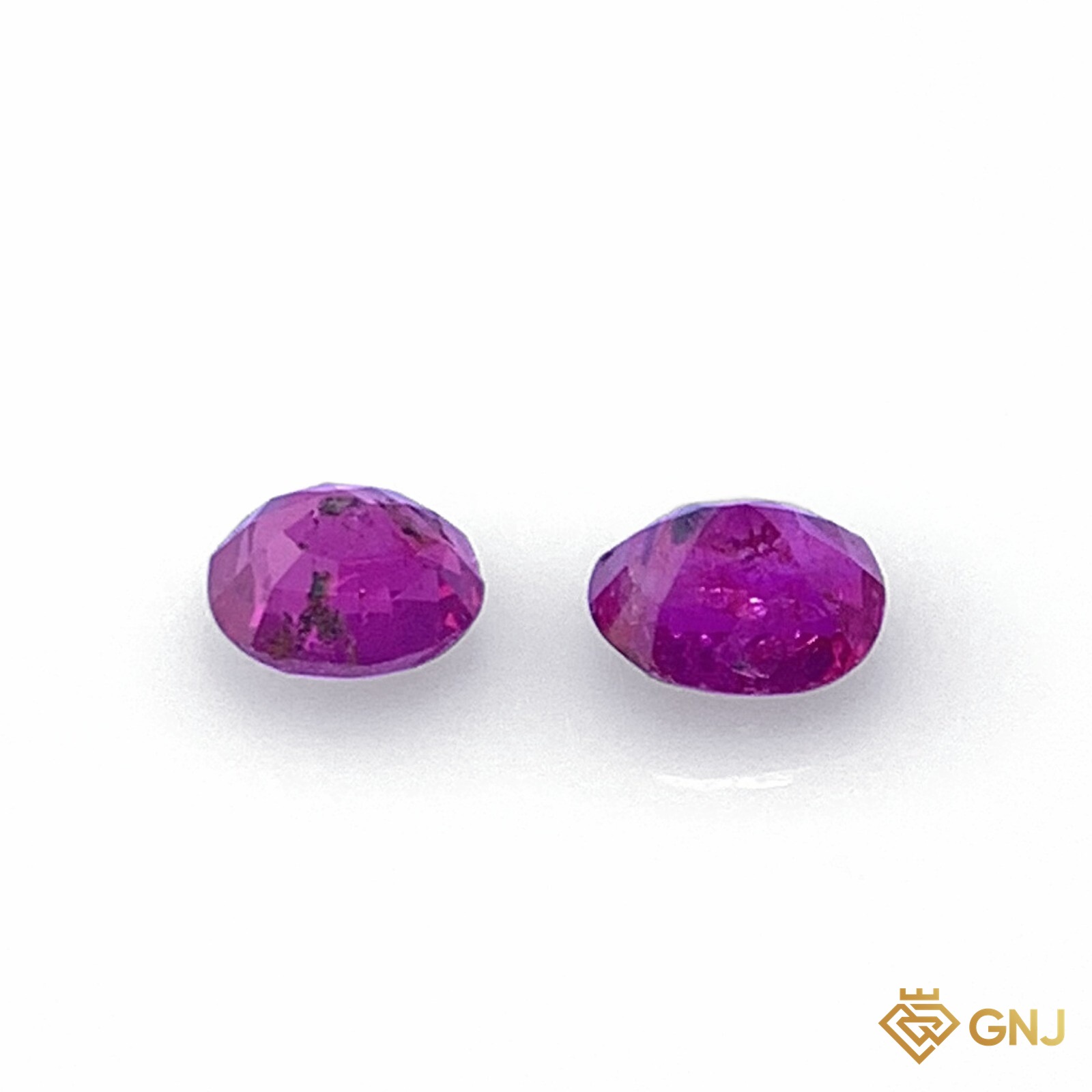 Cặp đá ruby tự nhiên 0,62ct (2 viên) — góc nghiêng phải