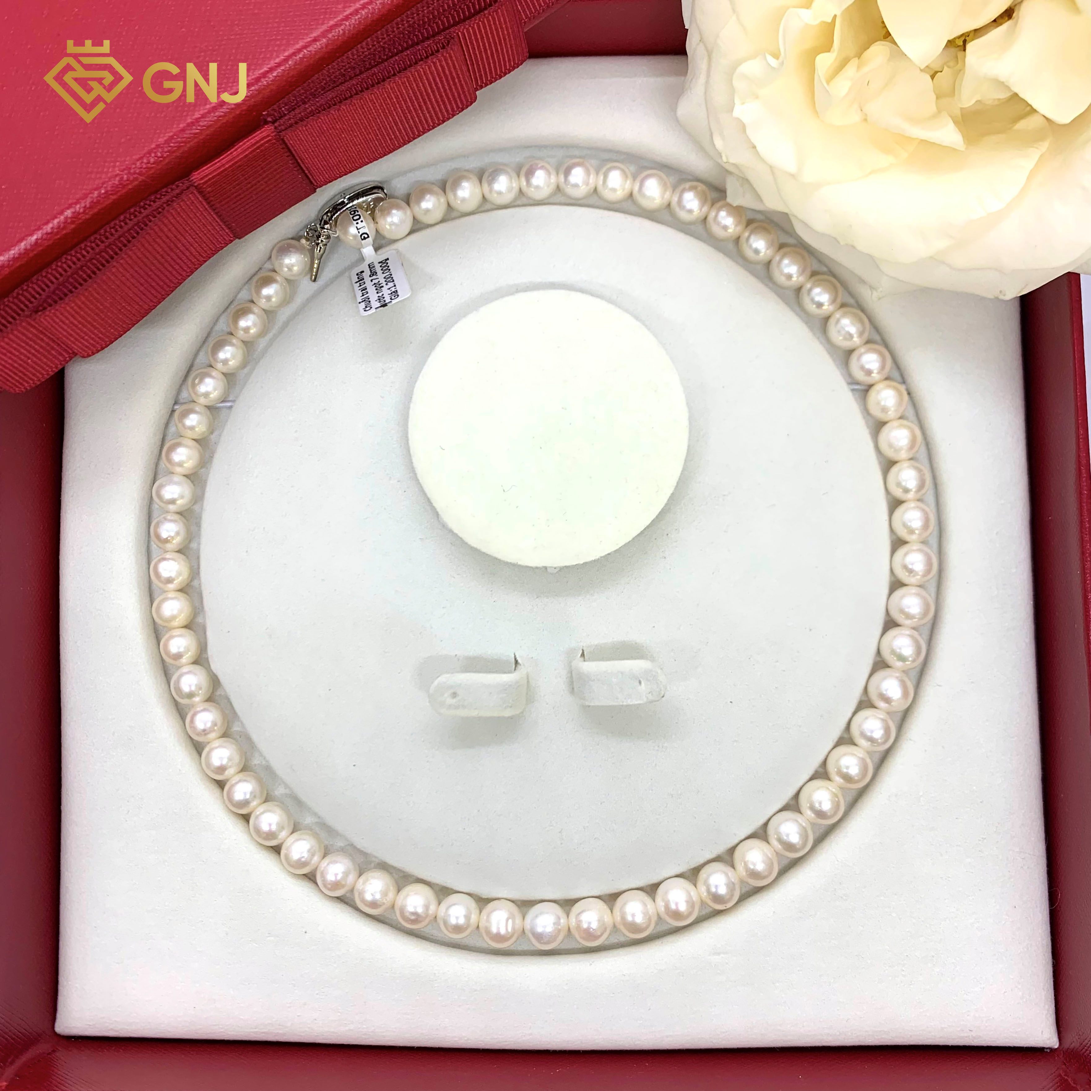 Chuỗi ngọc trai nước ngọt trắng ánh phớt hồng