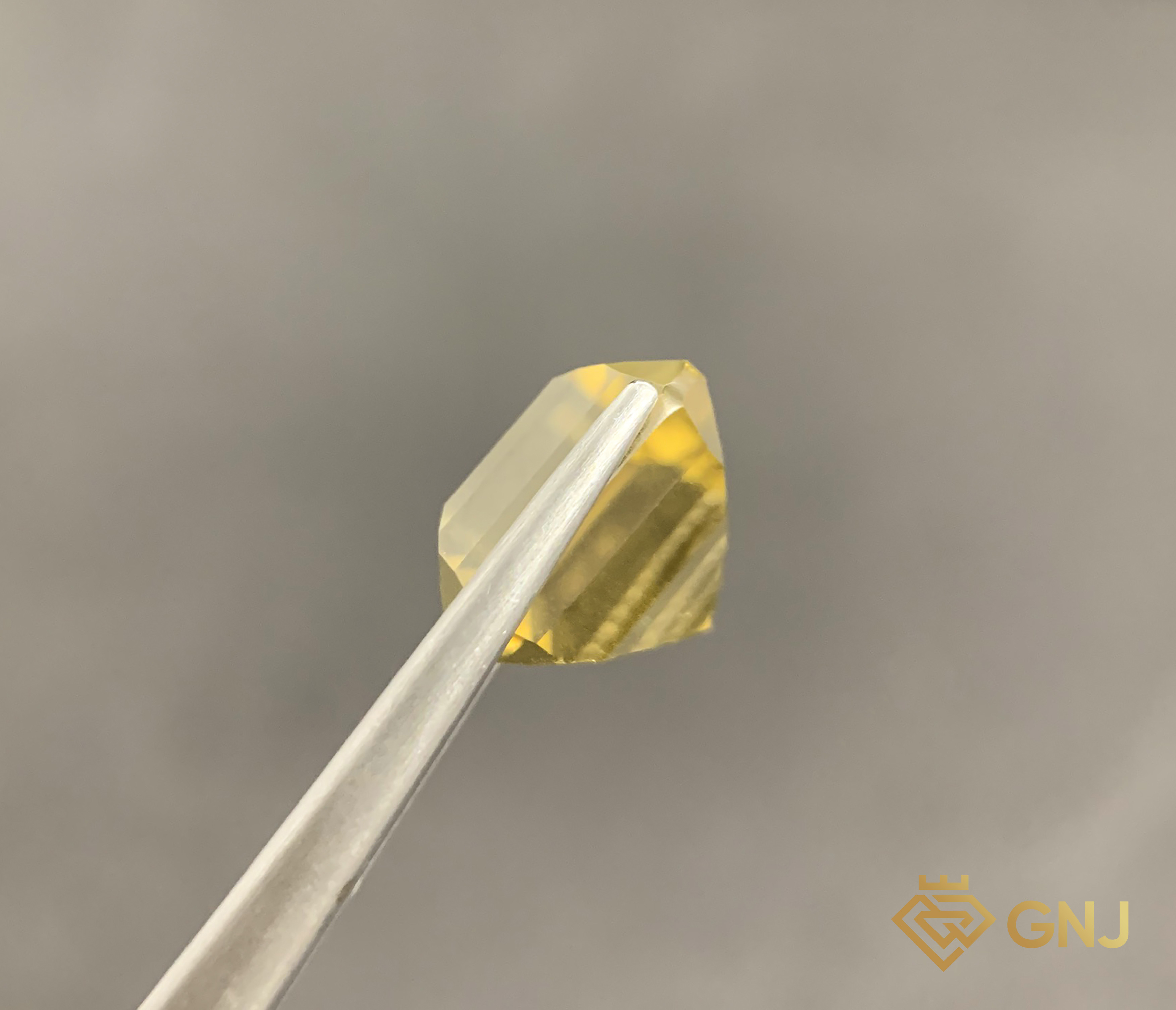 Citrine Tự Nhiên Vàng 17.0ct - Facet — mặt bên