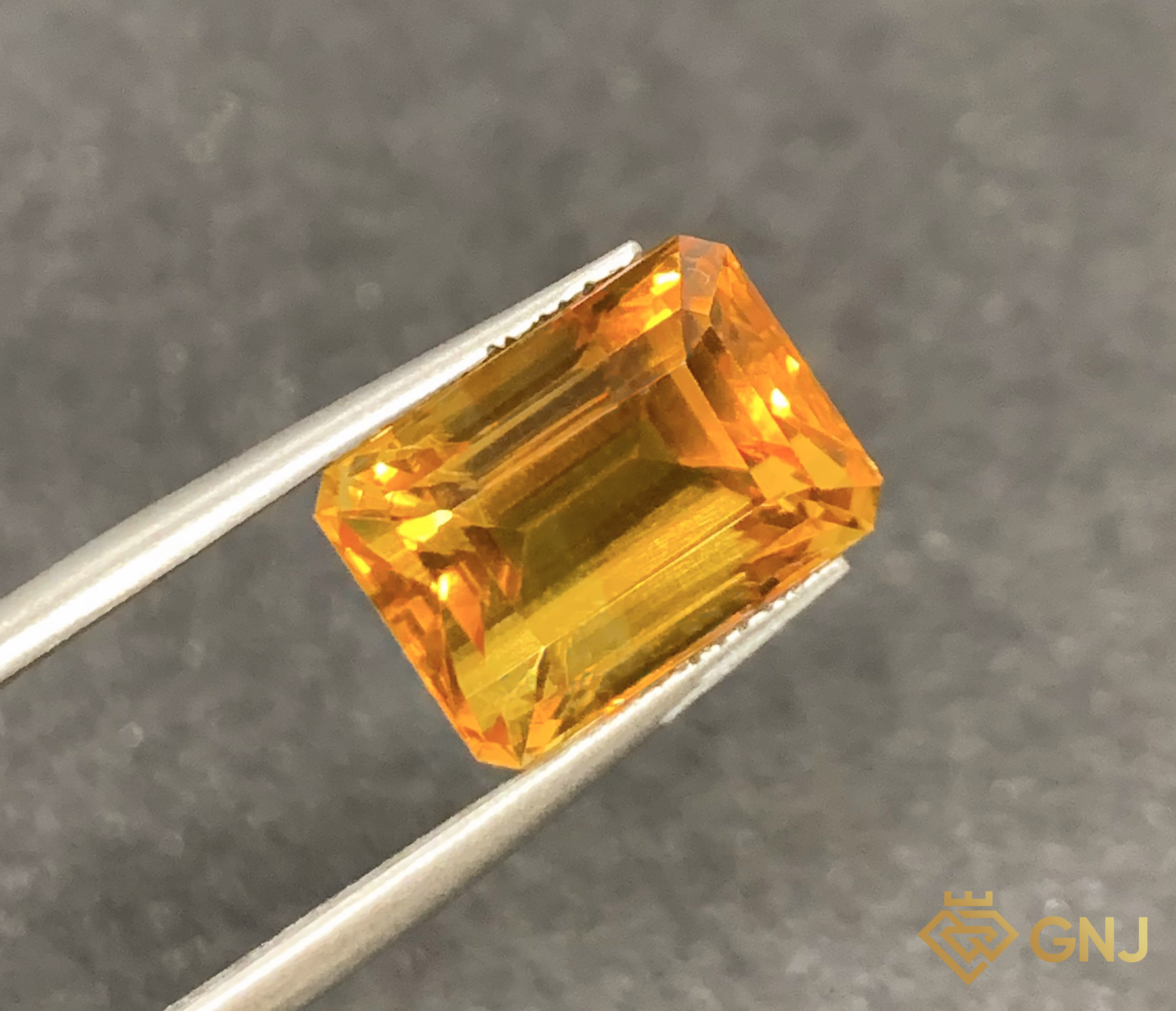 Đá Citrine Tự Nhiên Lục Yên 9.0ct — Facet — mặt trước, đá quý tự nhiên có kiểm định GNJ