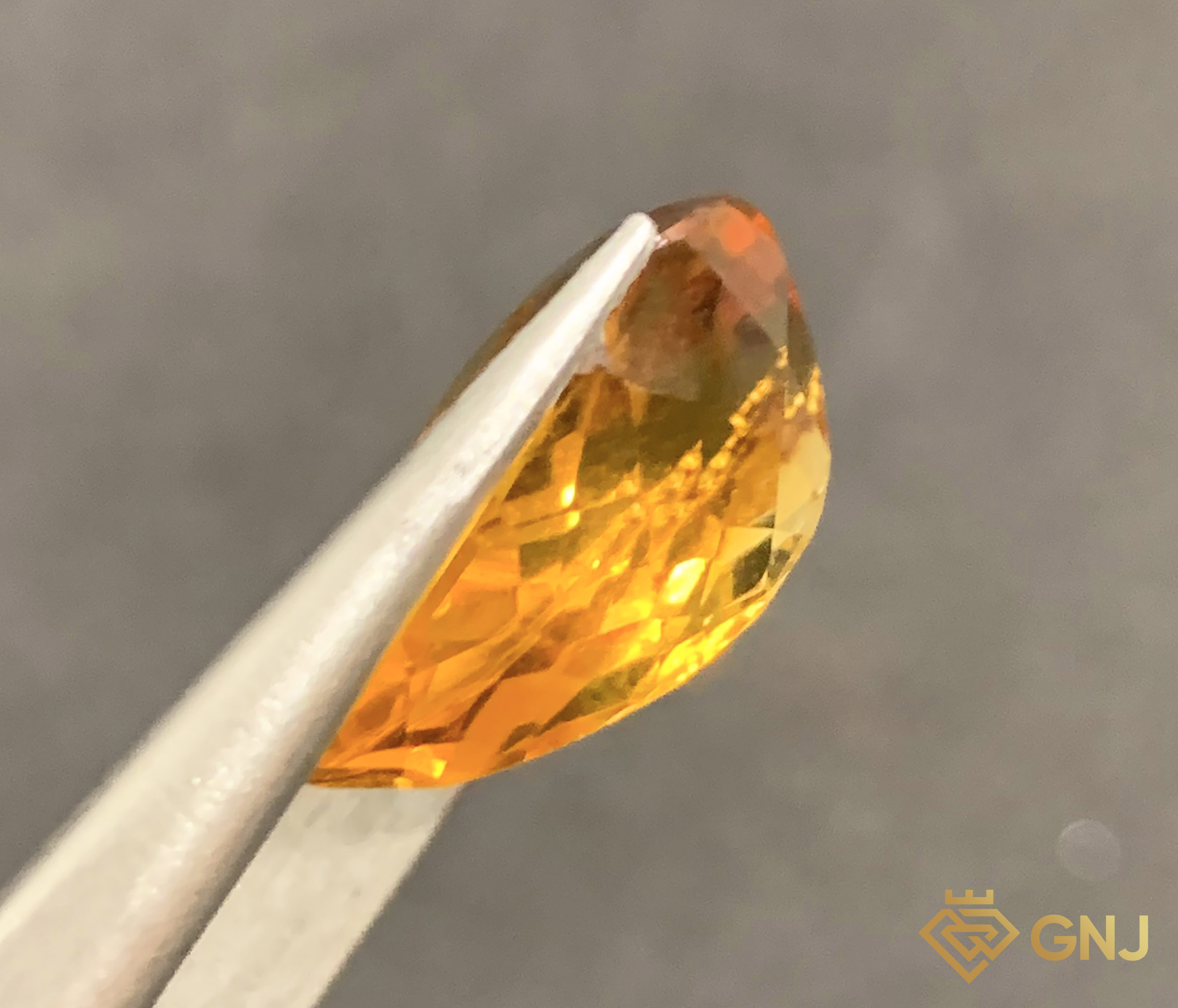 Đá Citrine Tự Nhiên Lục Yên 6.3ct — Facet — mặt bên