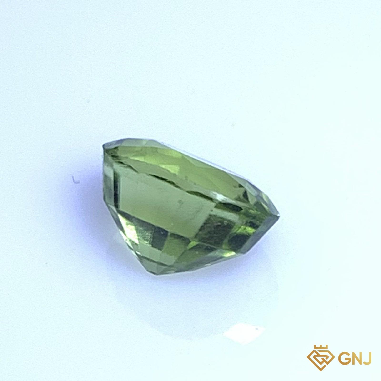 Đá peridot tự nhiên 1,16ct - góc nghiêng