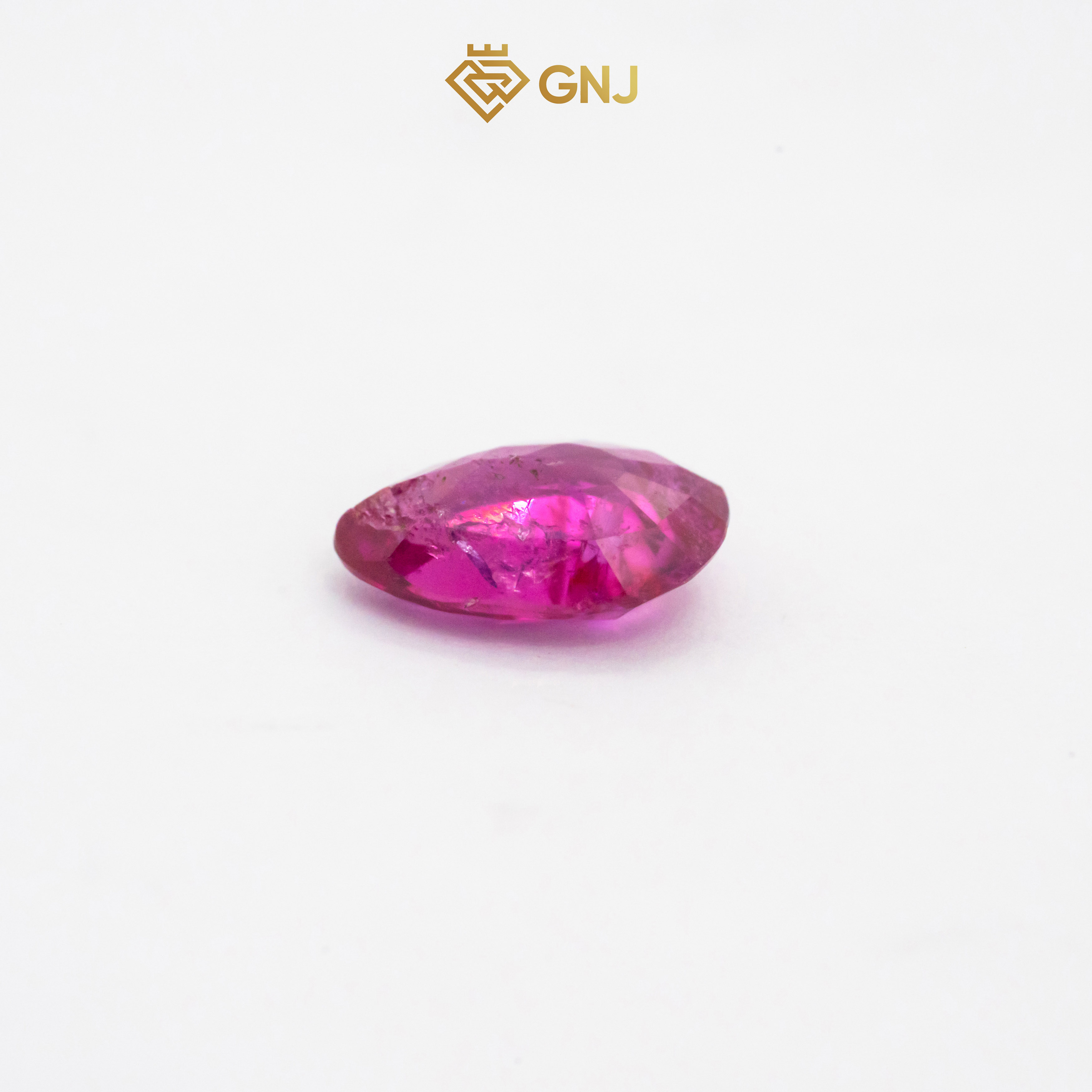 Viên đá ruby tự nhiên