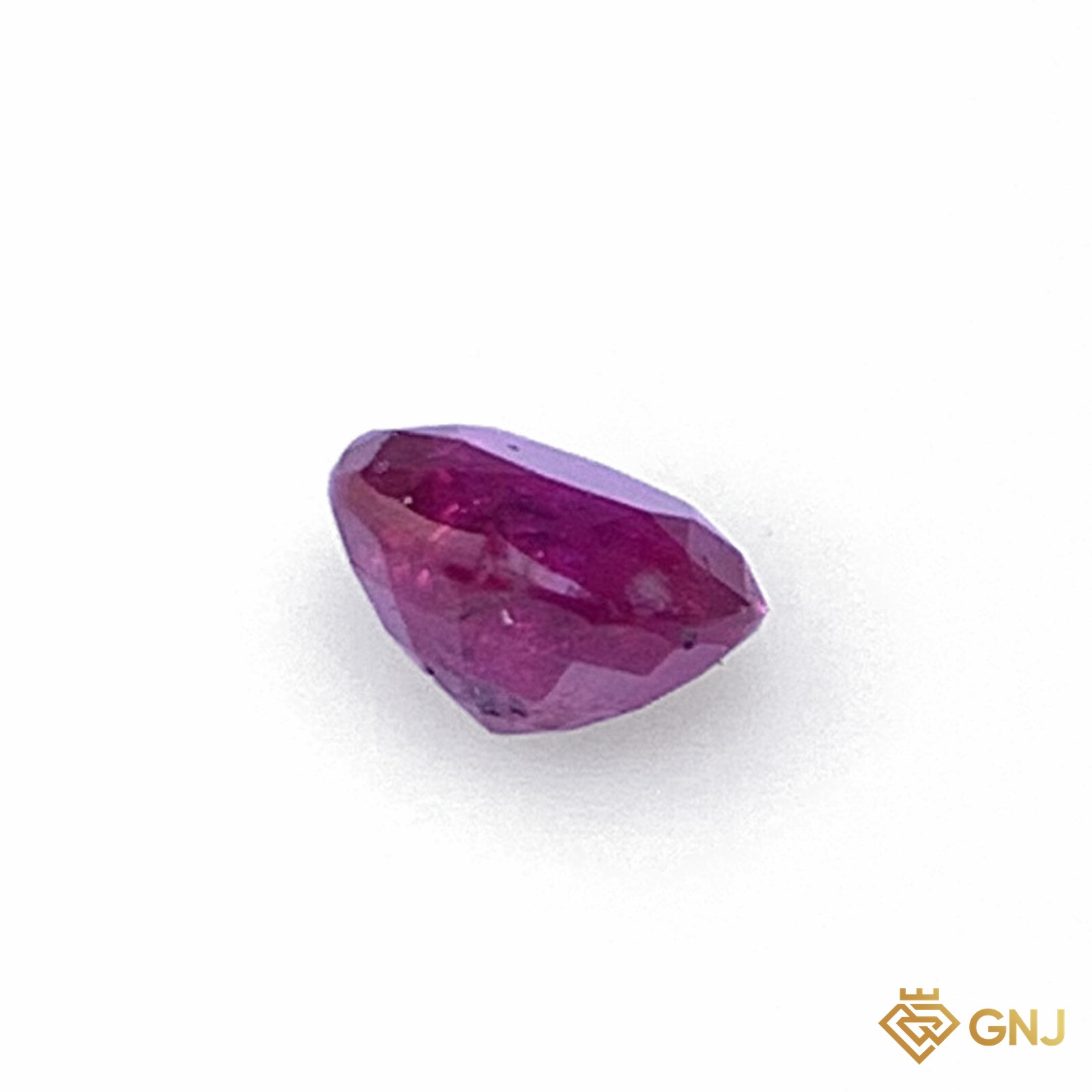 Đá ruby tự nhiên 0,53ct — góc nghiêng trái