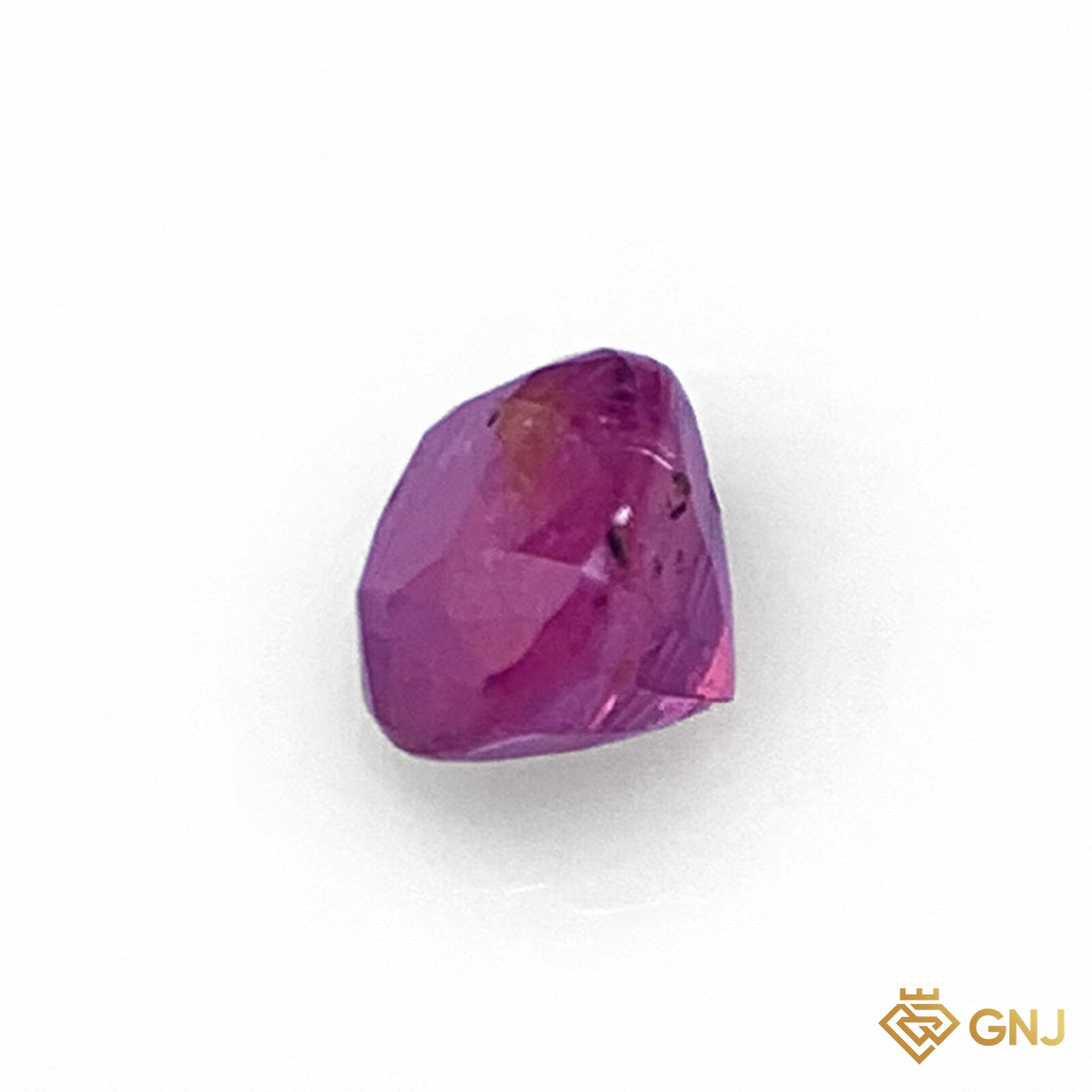 Đá ruby tự nhiên 0,61ct — góc nghiêng trái