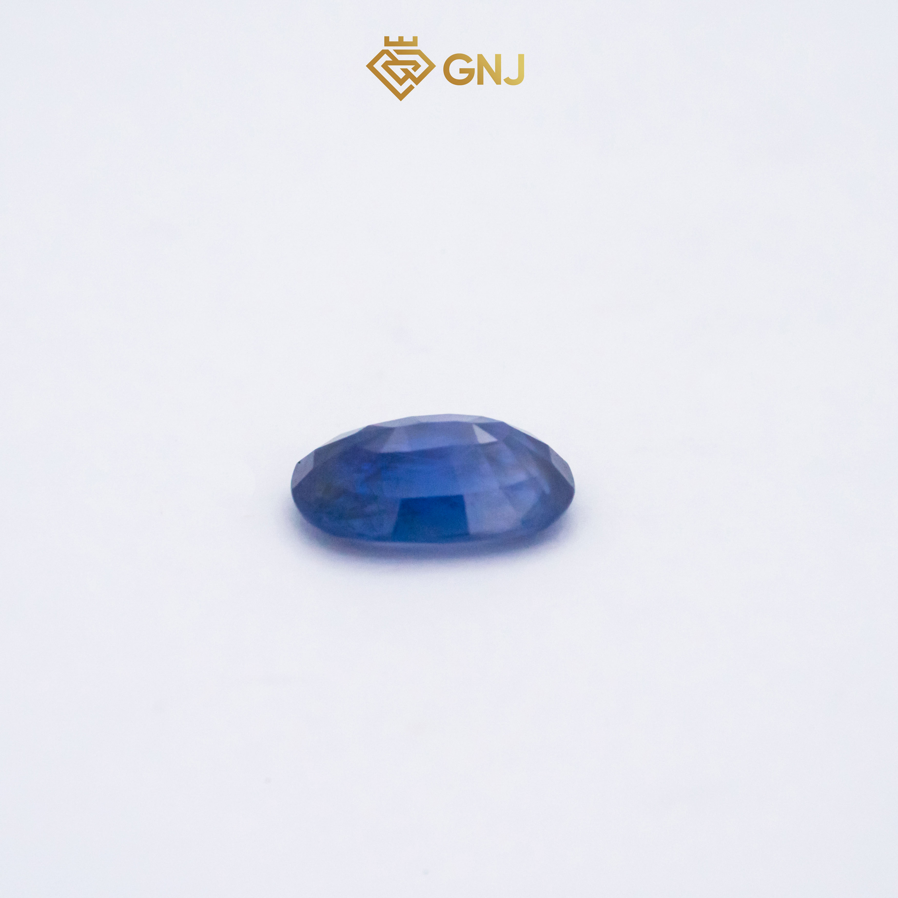 Viên Đá Sapphire Tự Nhiên Phát Lộc Lục Yên 1.83ct — mặt bên