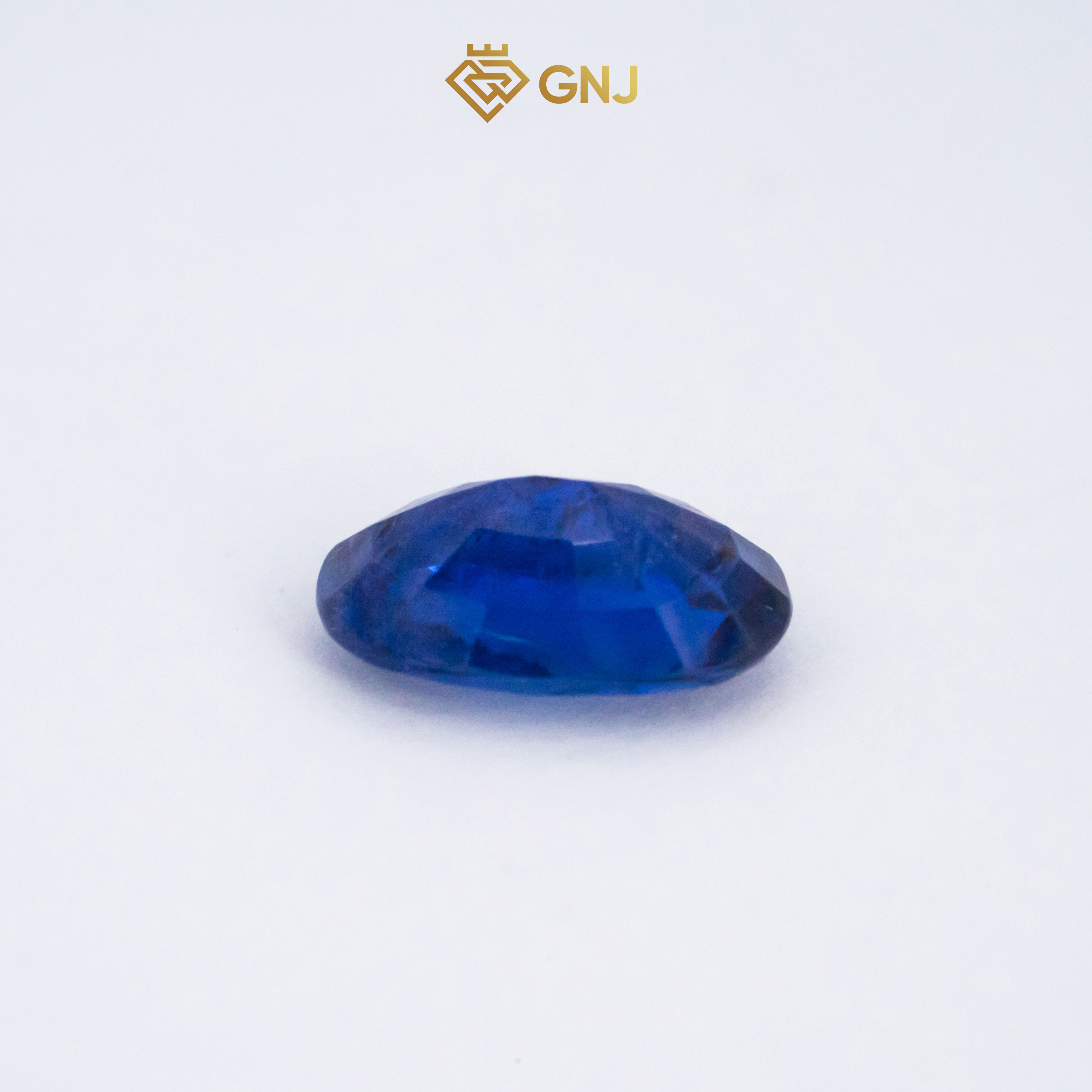 Viên đá sapphire tự nhiên