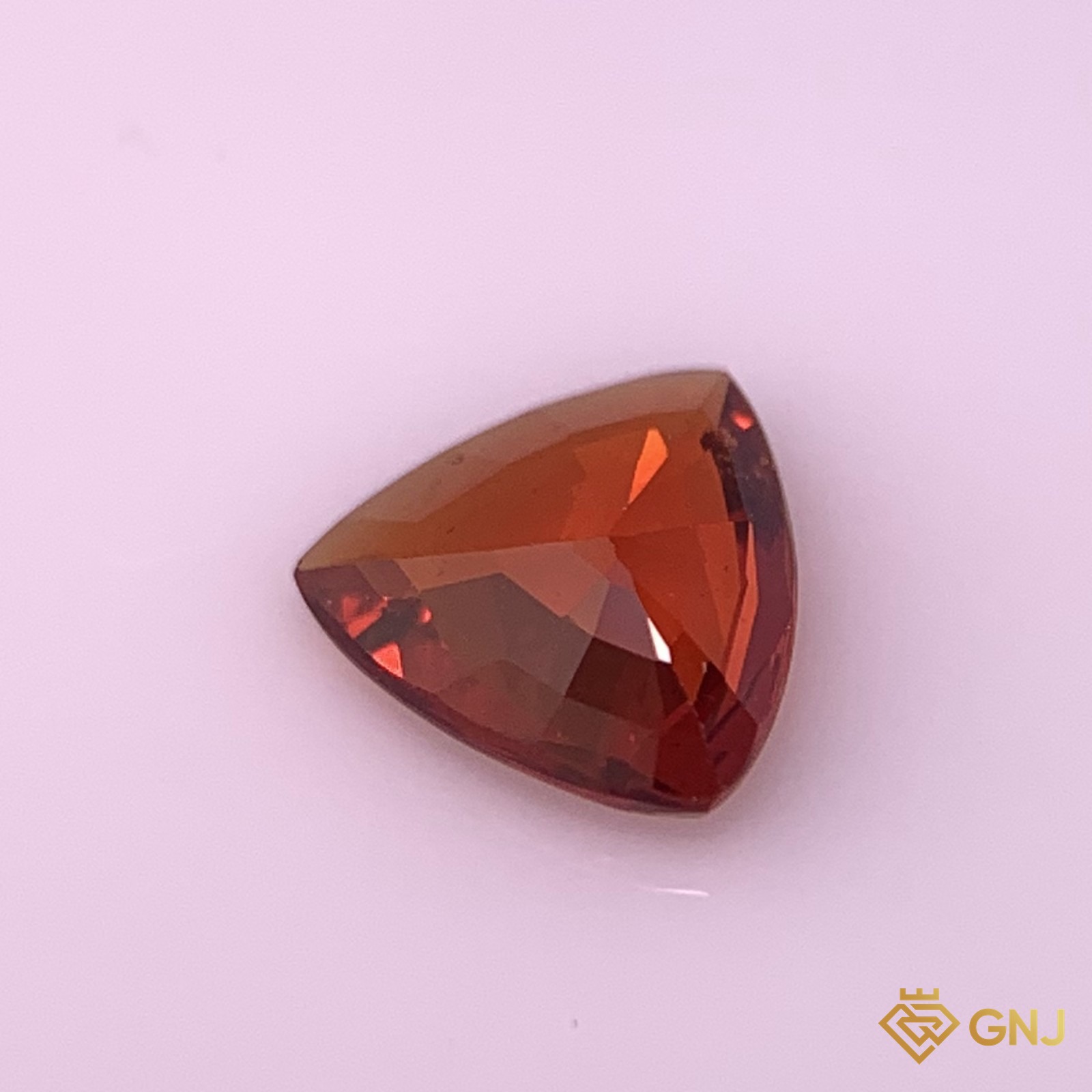 Đá sapphire đỏ cam tự nhiên 1,65ct - góc nghiêng