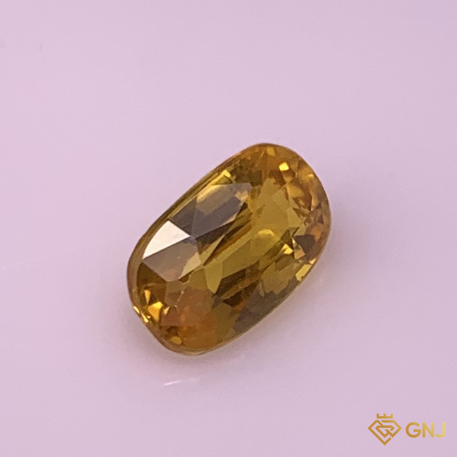 Đá sapphire vàng mật ong tự nhiên 0,84ct - góc nghiêng