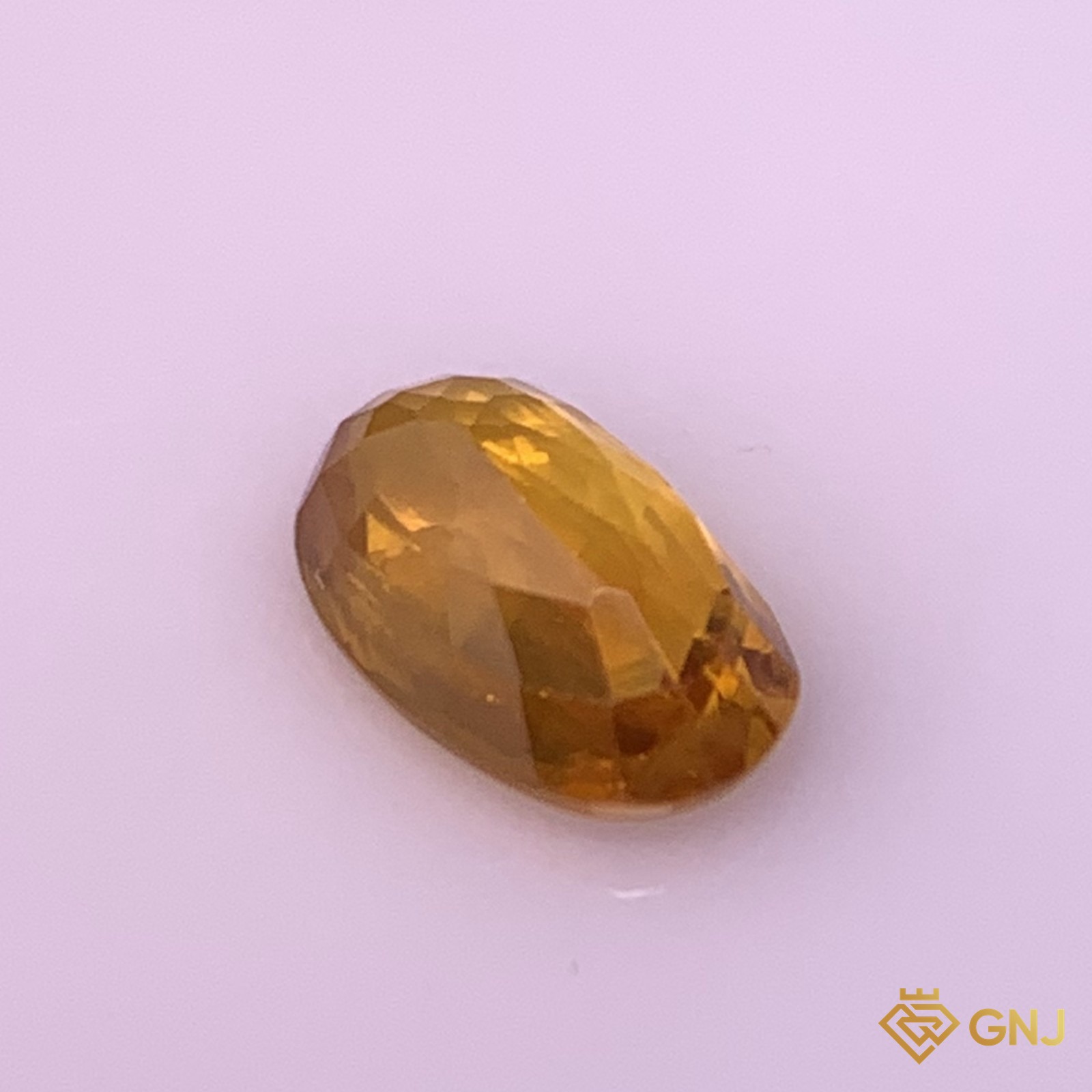 Đá sapphire vàng mật ong tự nhiên 1,2ct - góc nghiêng trái