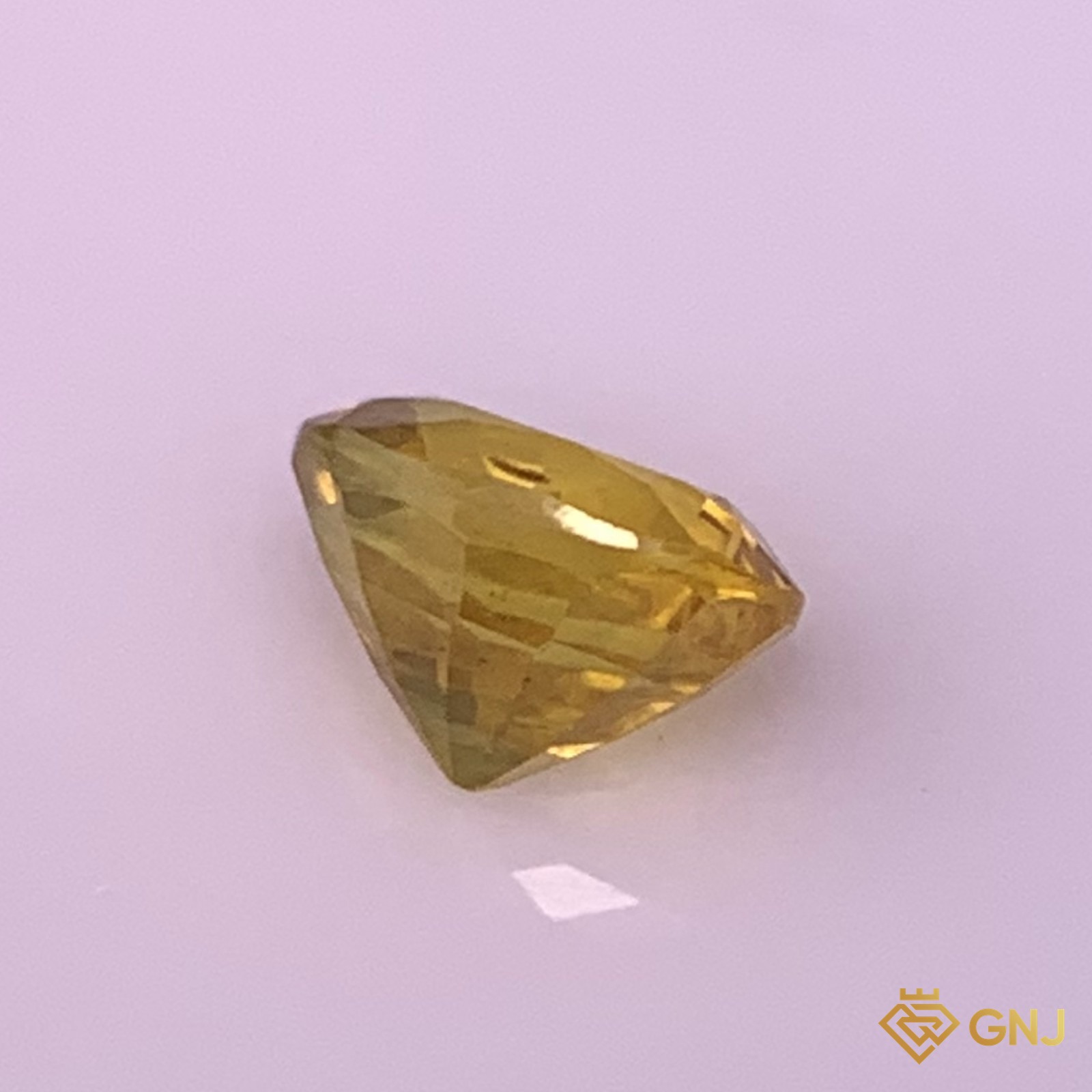 Đá sapphire vàng mật ong tự nhiên 1,75ct - góc nghiêng