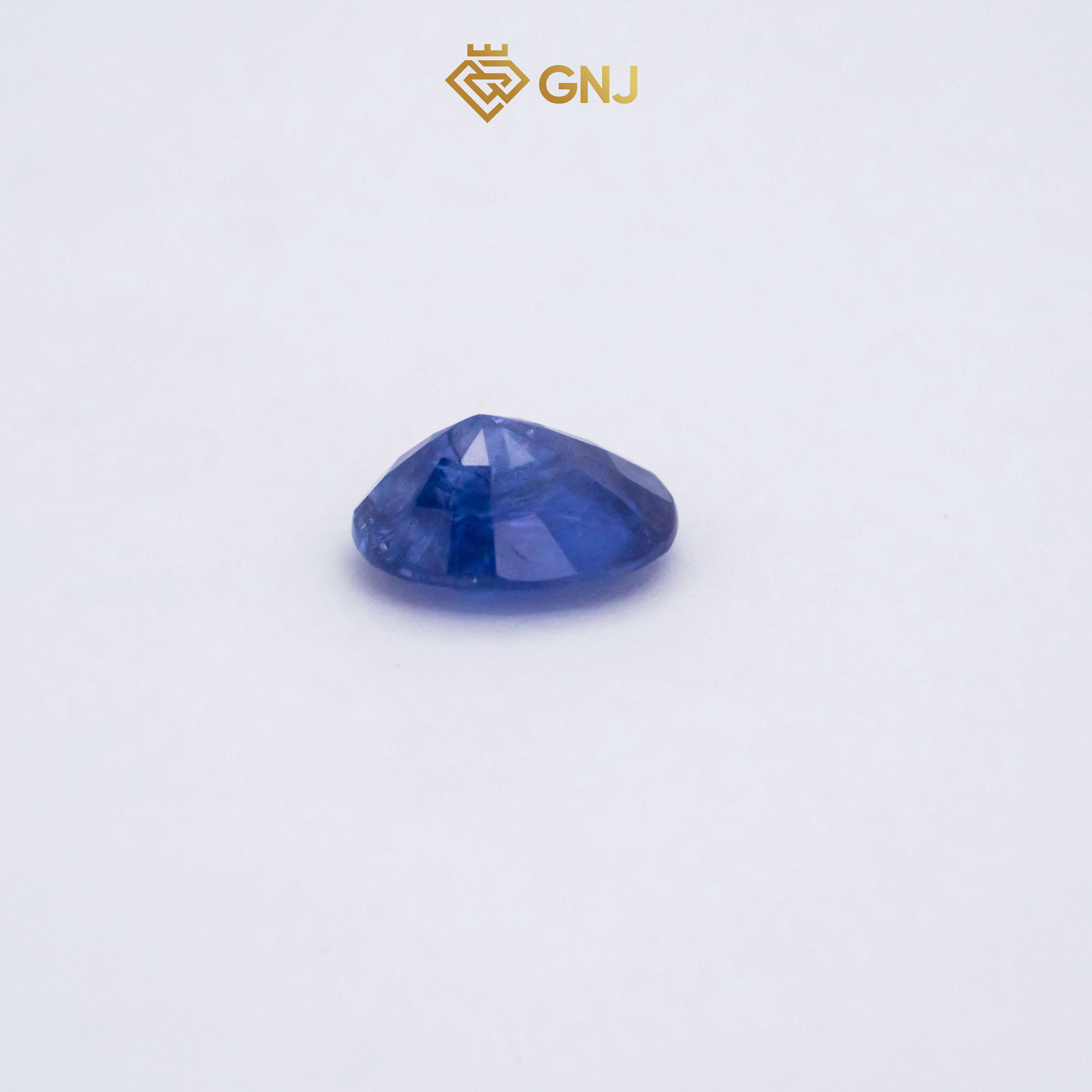 Viên đá sapphire tự nhiên