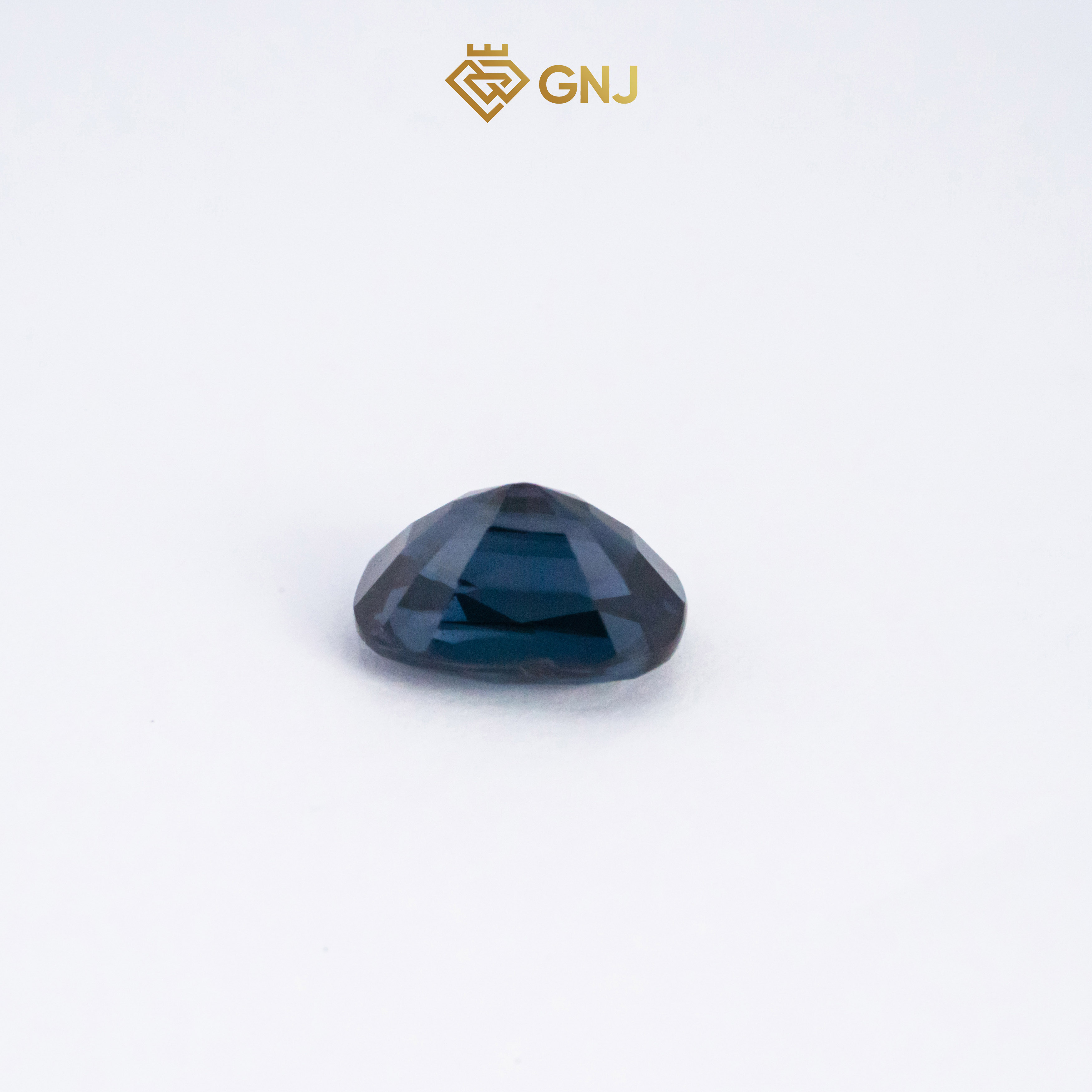 Viên đá spinel Xanh Đen tự nhiên