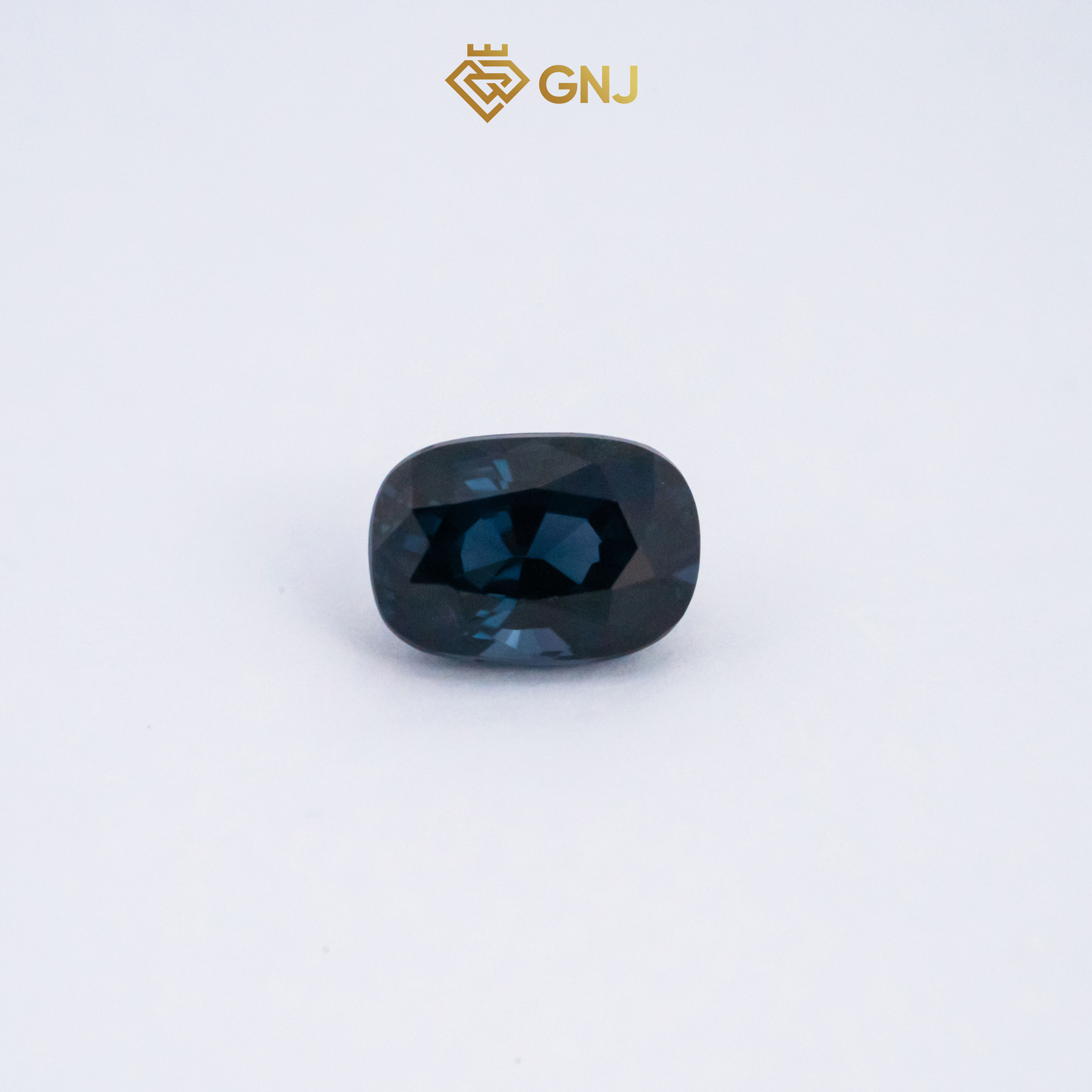 Viên đá spinel Xanh Đen tự nhiên
