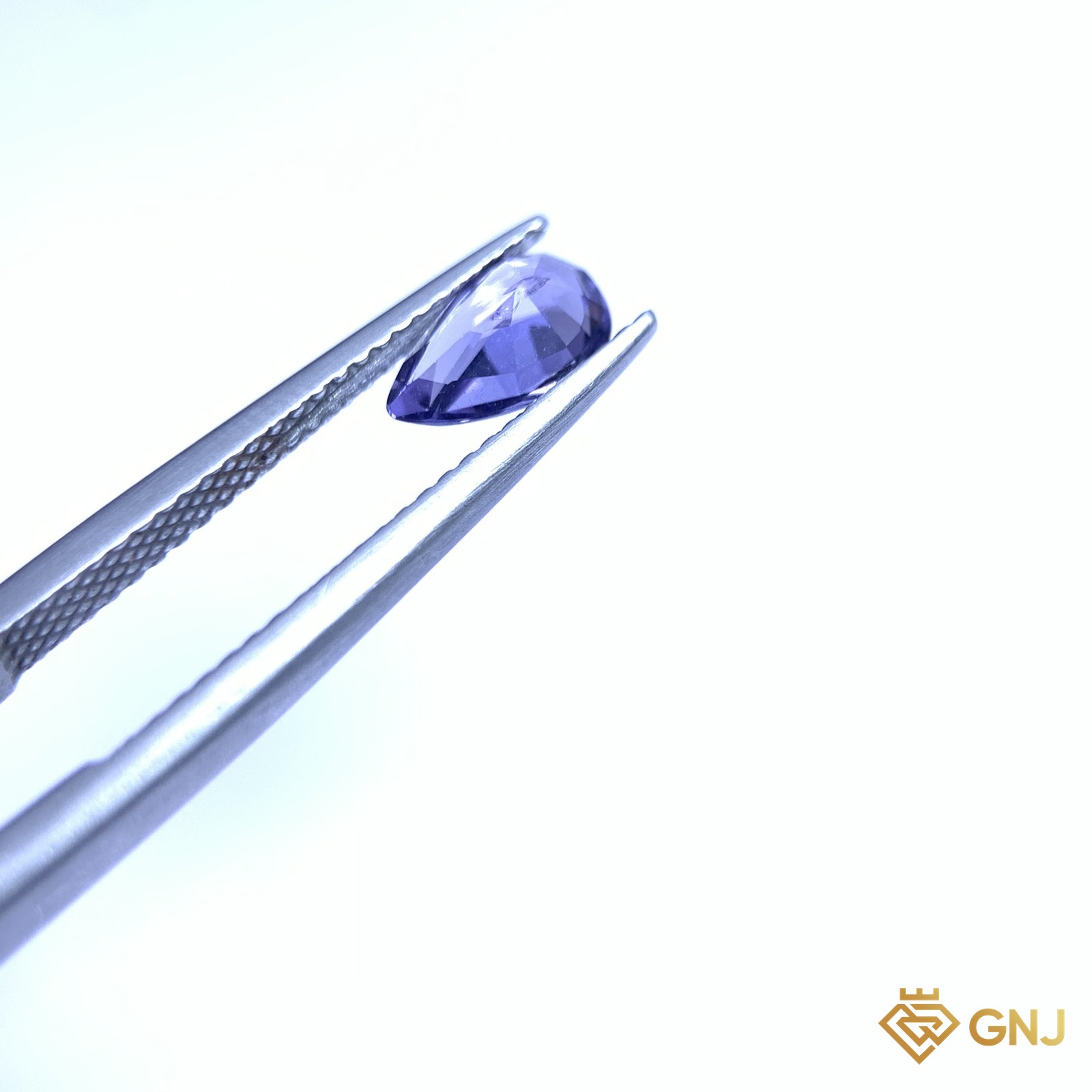 Đá spinel xanh tự nhiên 0,89ct - góc nghiêng phải
