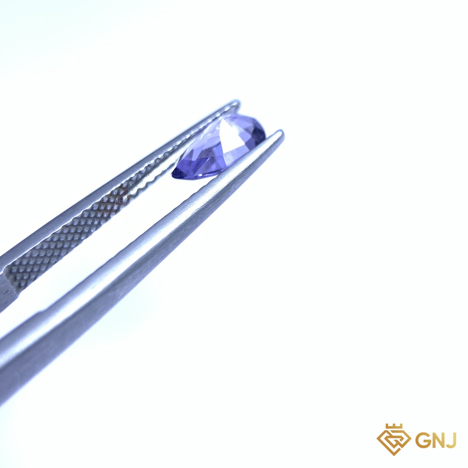 Đá spinel xanh tự nhiên 0,89ct - góc nghiêng trái