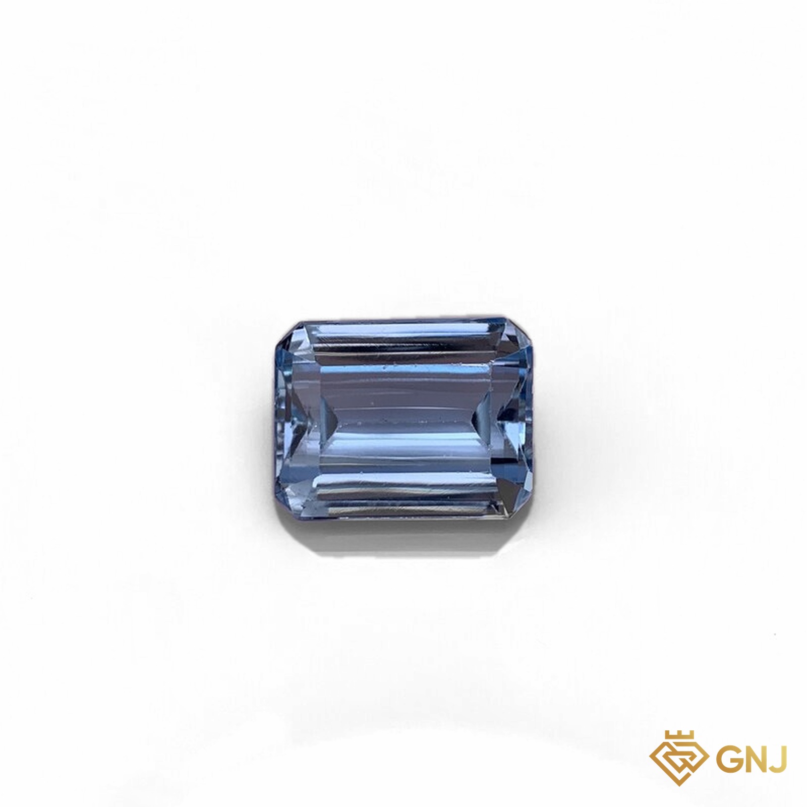 Đá Topaz xanh tự nhiên 13,35ct — mặt chính diện trên nền trắng