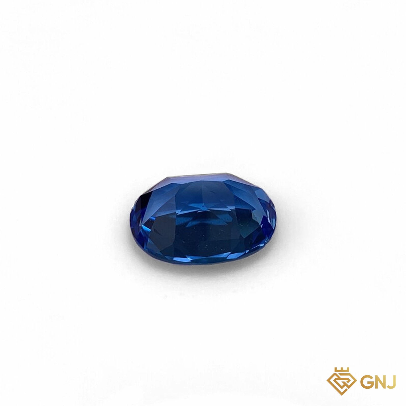 Đá Topaz xanh tự nhiên 16,9ct — mặt sau (pavilion) trên nền trắng