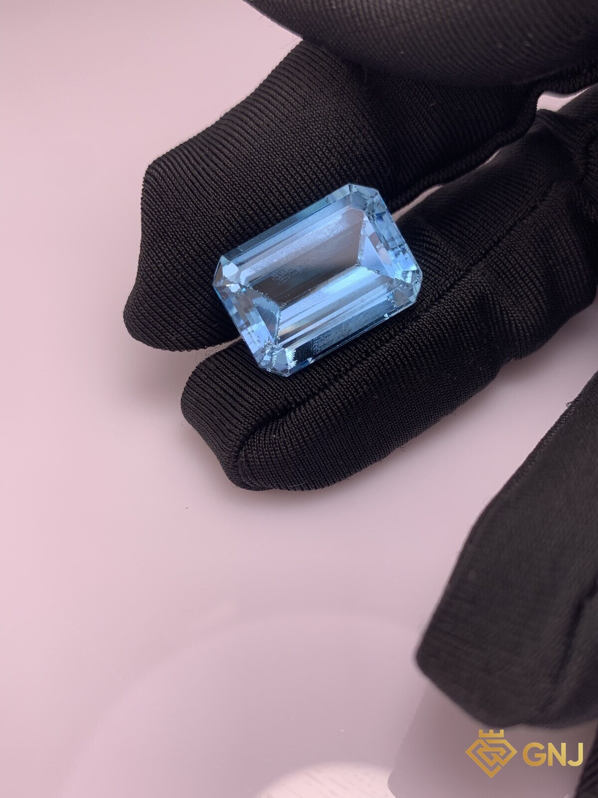 Đá Topaz xanh tự nhiên 20,55ct — cầm trên tay để so kích thước thật