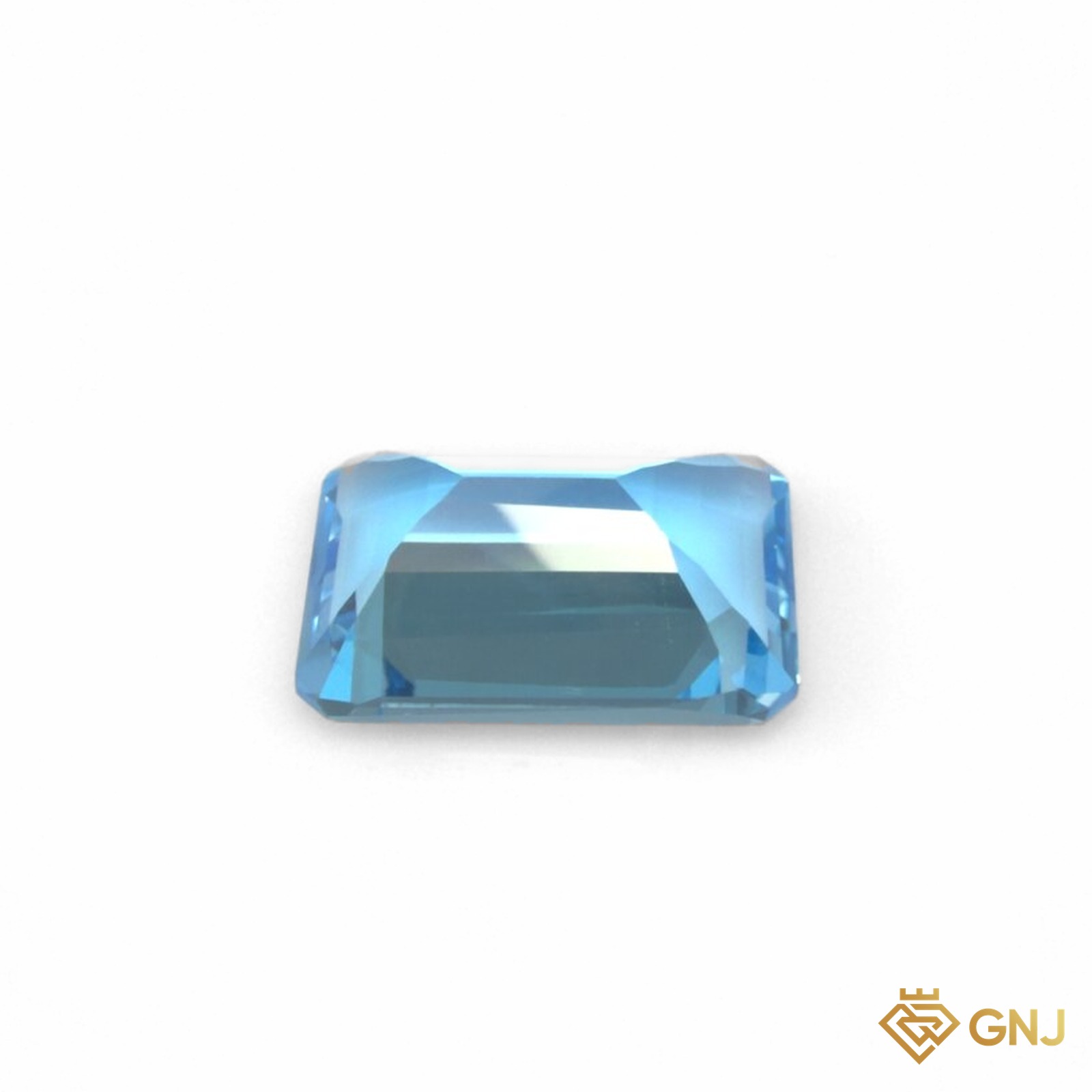 Đá Topaz xanh tự nhiên 26,15ct — mặt sau (pavilion) trên nền trắng