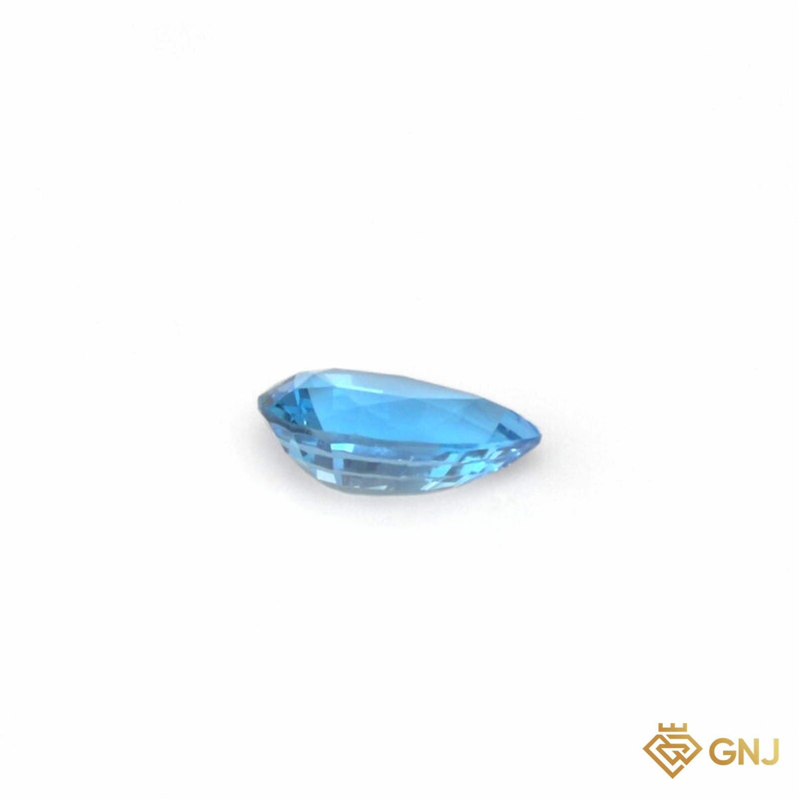 Đá Topaz xanh tự nhiên 9,4ct — góc nghiêng thấy độ sâu và giác cắt