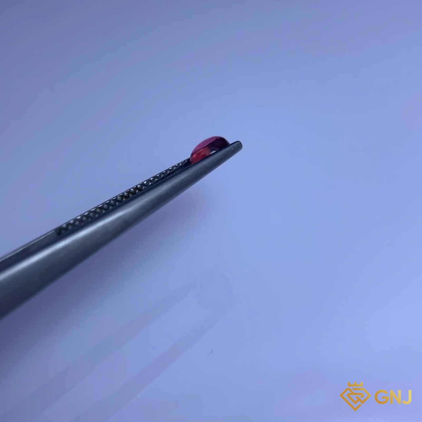 Đá Tourmaline Hồng Tự Nhiên - góc nghiêng phải