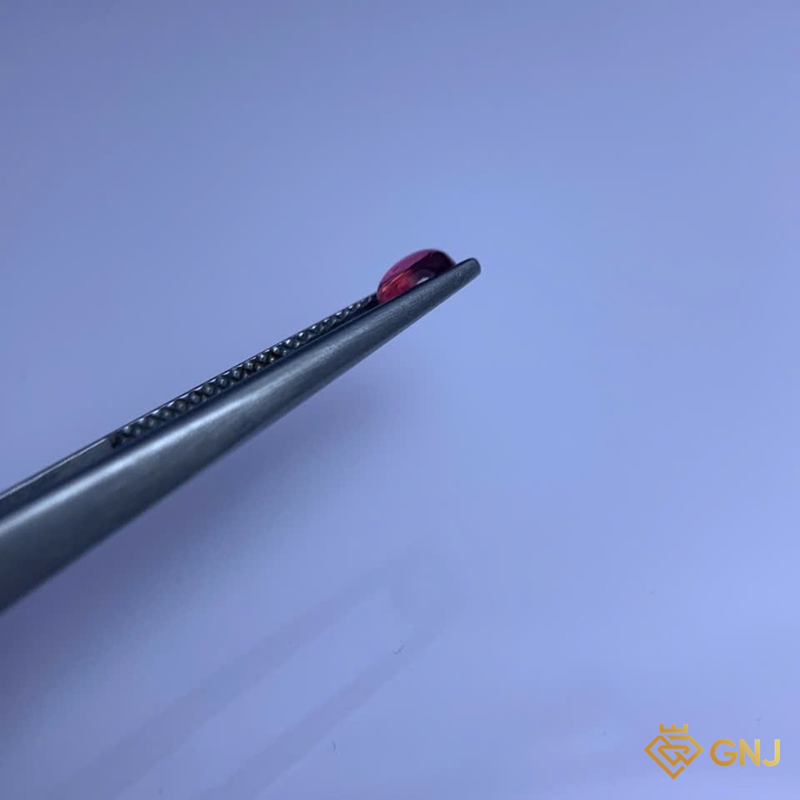 Đá Tourmaline Hồng Tự Nhiên - góc nghiêng trái