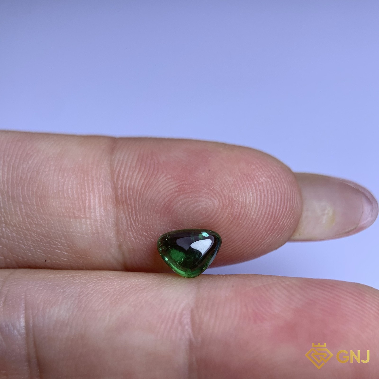 Đá Tourmaline Xanh Lá Tự Nhiên - trên tay