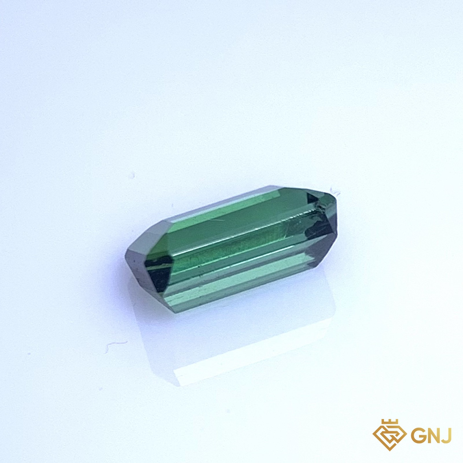 Đá Tourmaline Xanh Lá Tự Nhiên - góc nghiêng phải