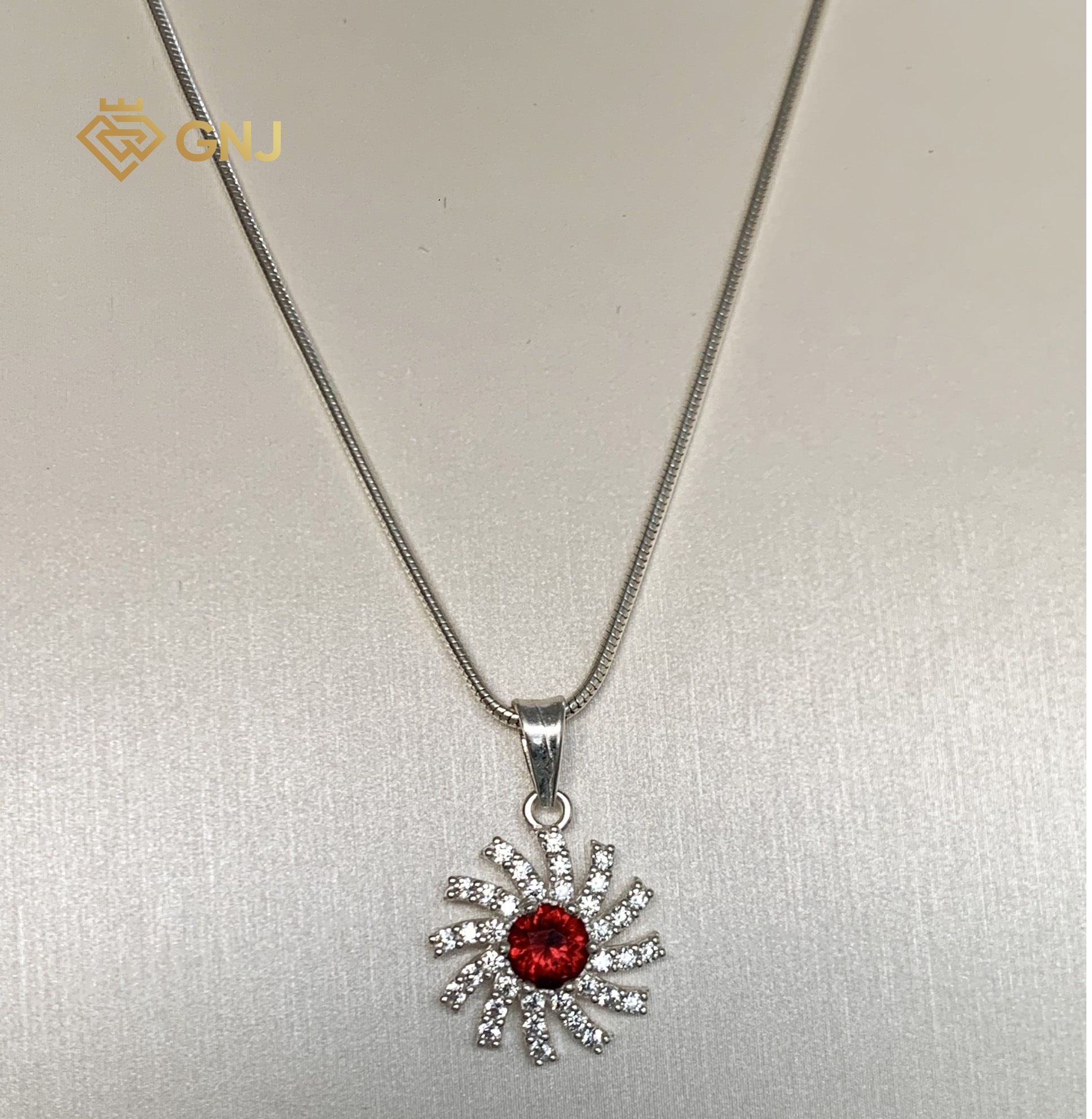 Mặt dây chuyền bạc 925 đính đá Garnet thiên nhiên