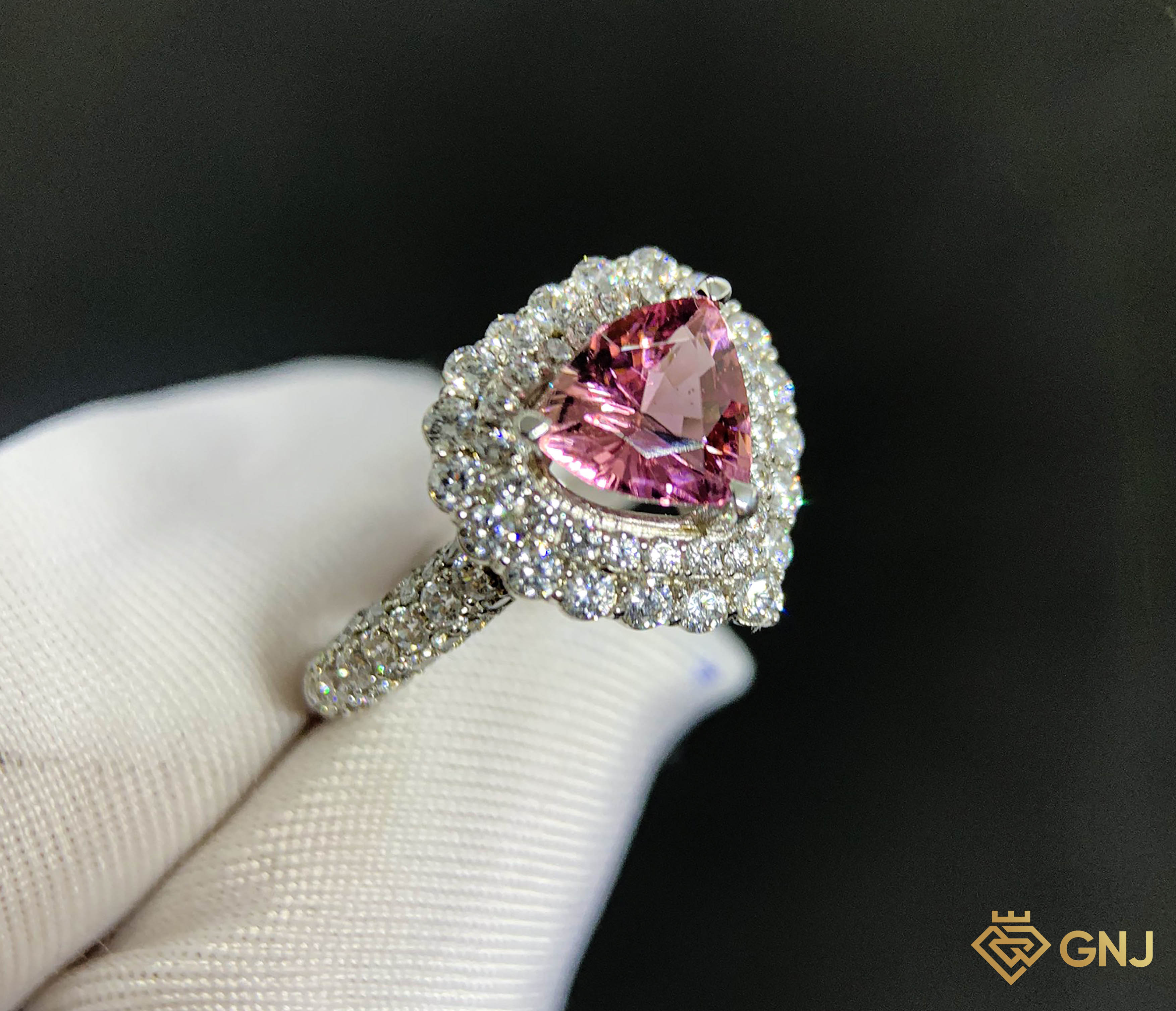 Nhẫn đá Tourmaline hồng tím tam giác